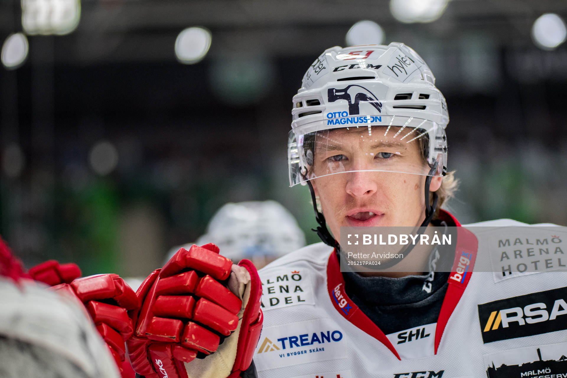 Malmö Redhawks Emil Sylvegård jublar