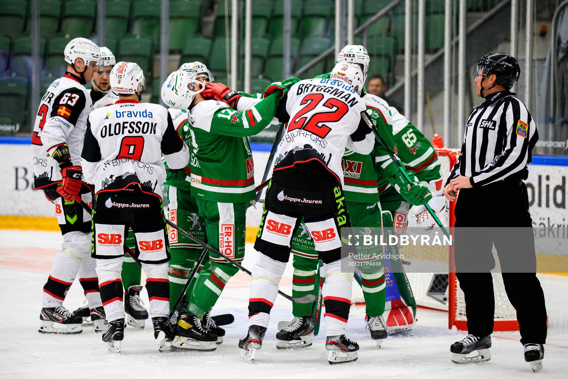 Bråk mellan Rögles Brady Ferguson och Malmö Redhawks