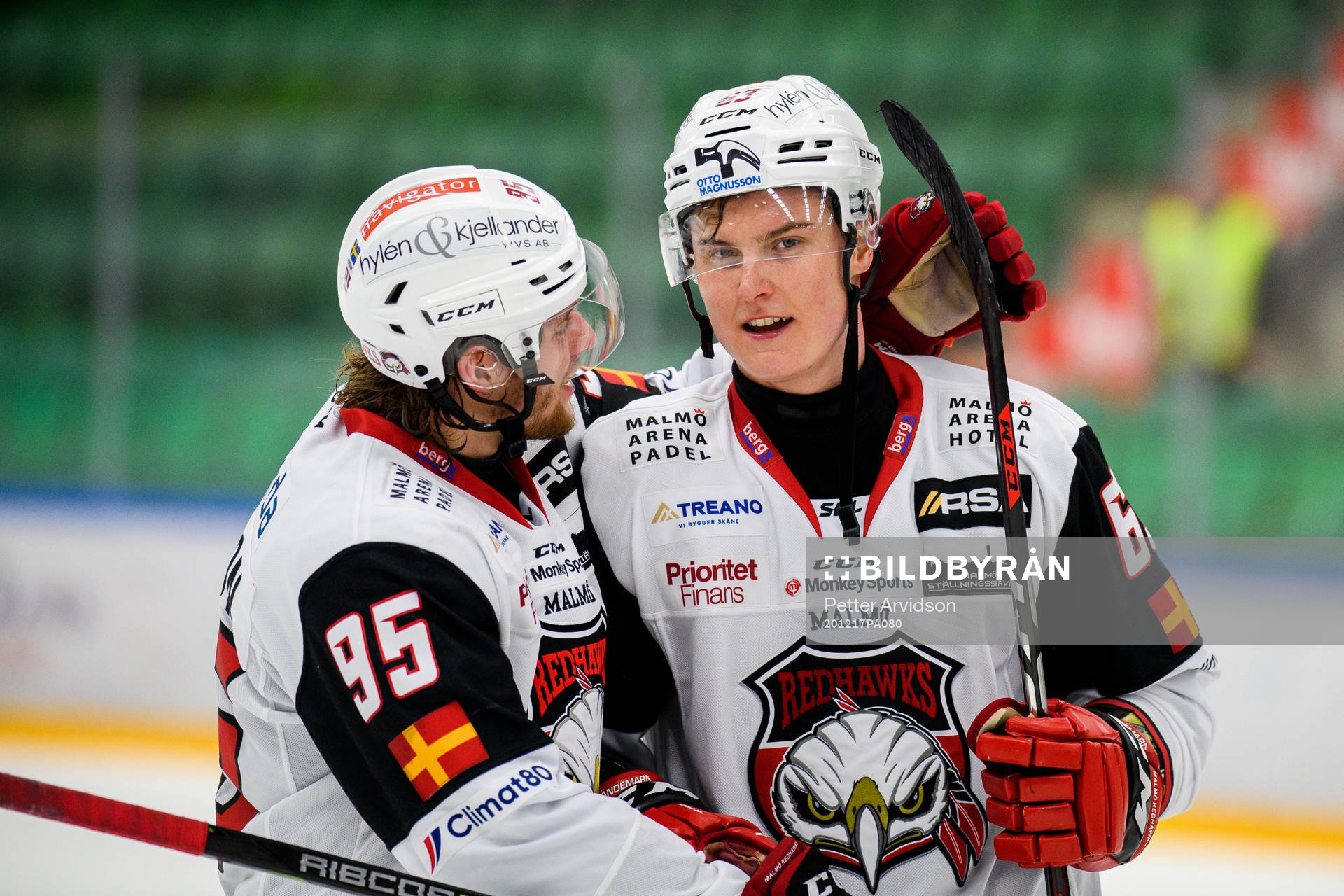 Malmö Redhawks Carl Persson och Fredrik Händemark jublar