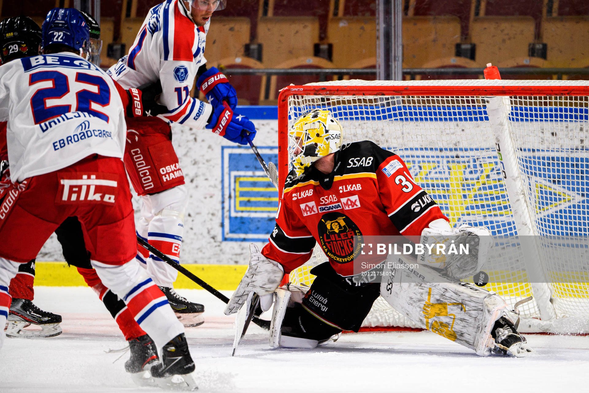 Oskarshamns John Dahlström gör 2-2 bakom Luleås målvakt