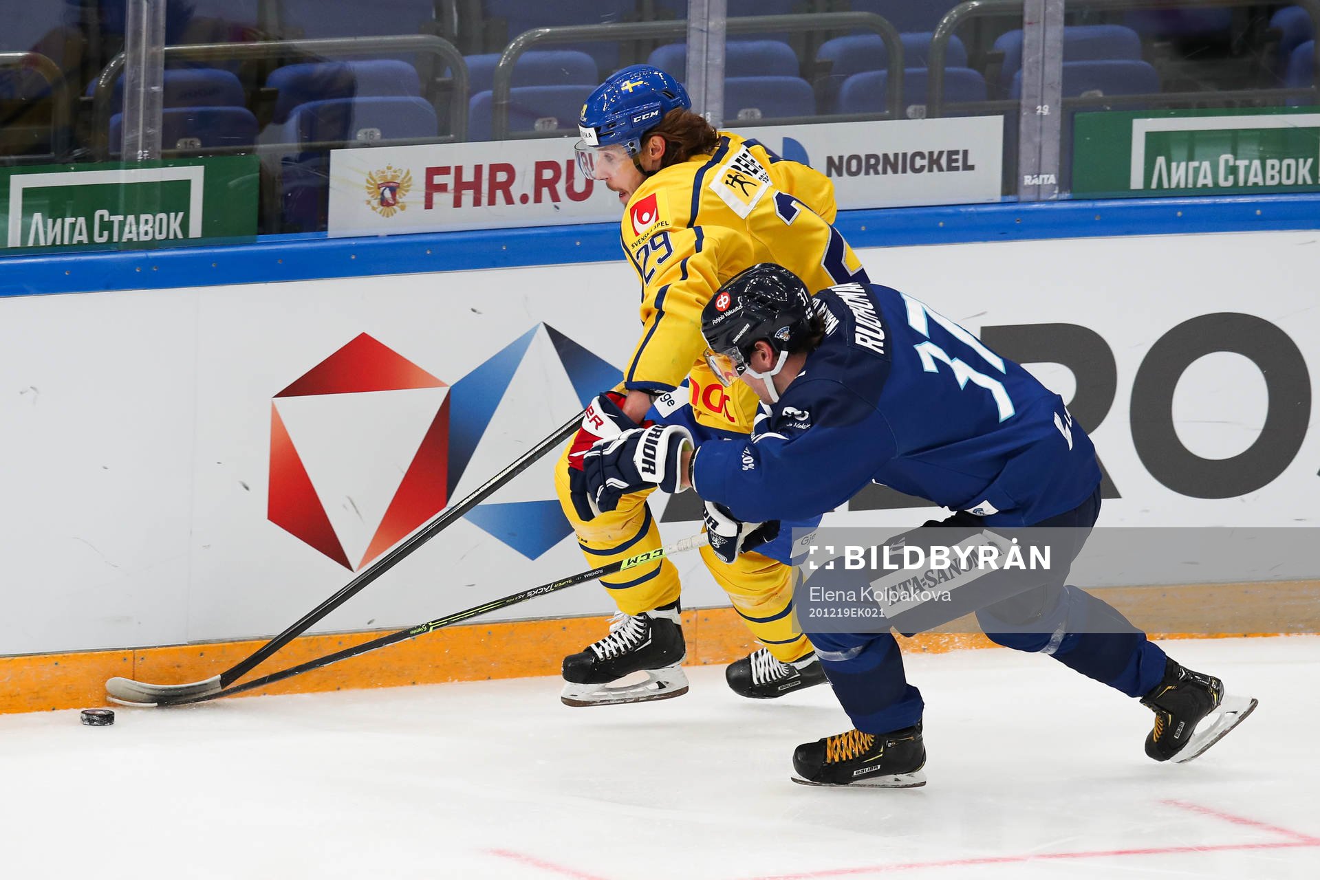 Mario Kempe of Sweden and Mikael Ruohomaa of Finland