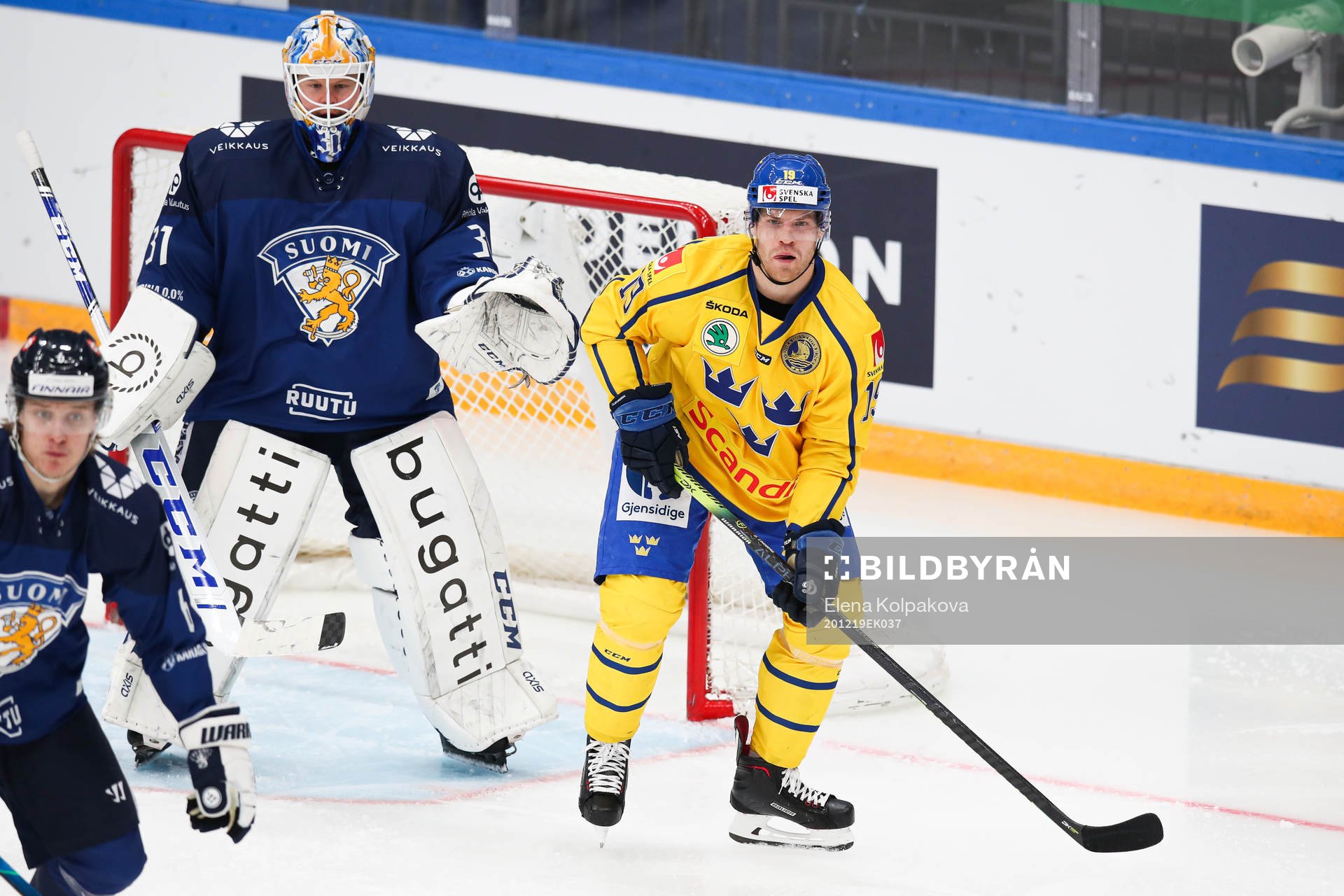 goalkeeper Janne Juvonen of Finland and Oskar Lindberg of