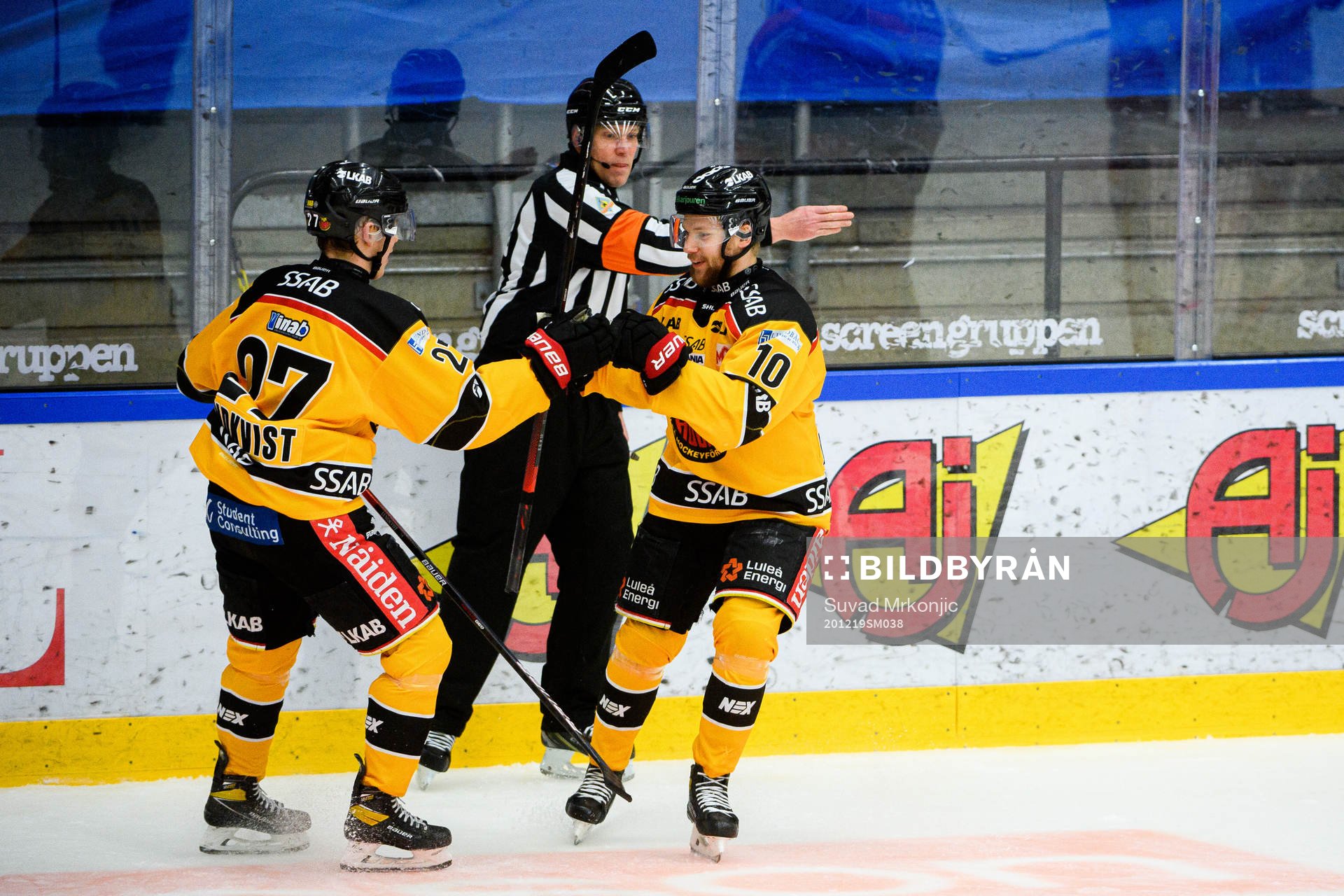 Luleås Nils Lundkvist och Einar Emanuelsson jublar