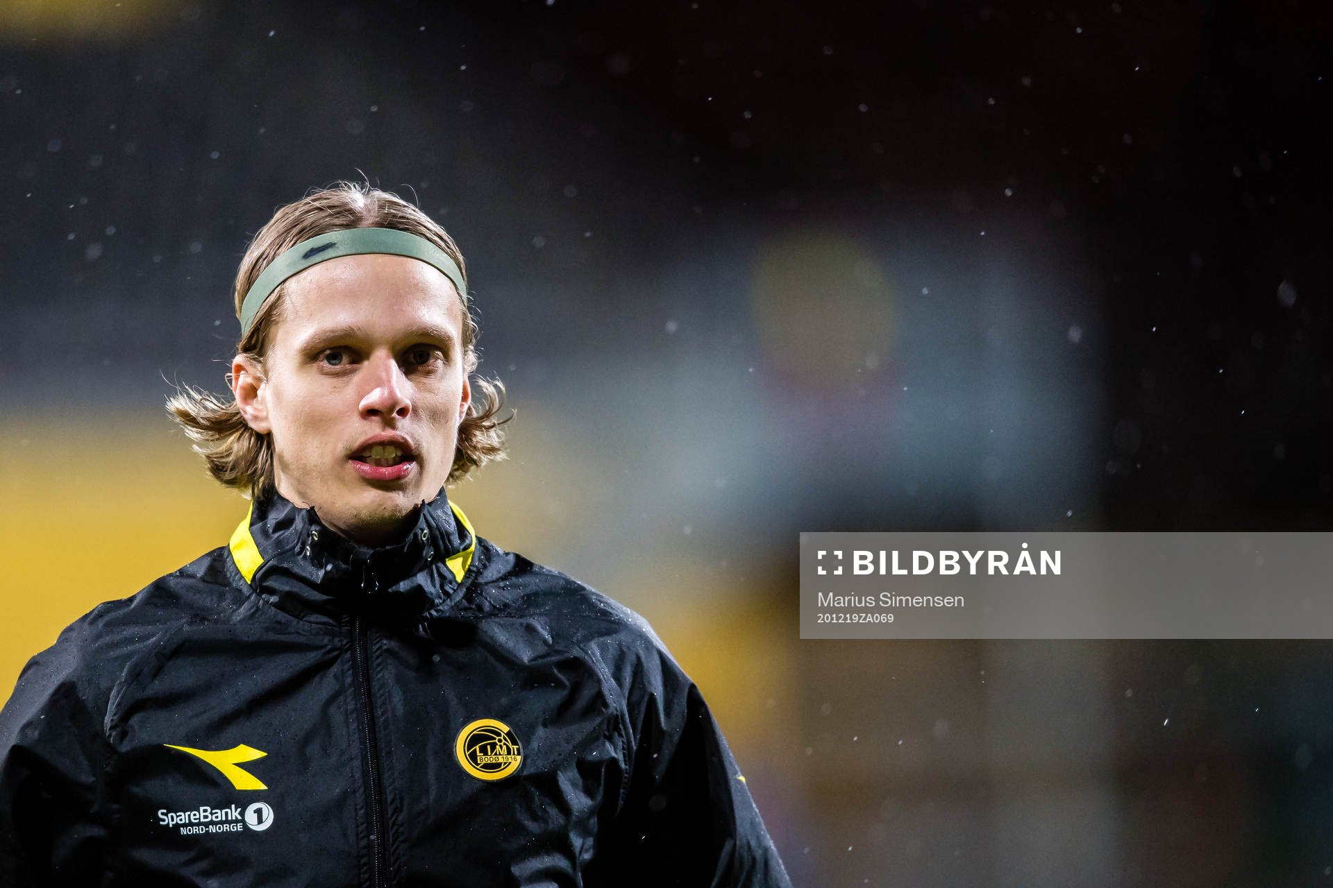 Ulrik Saltnes of Bodø/Glimt warms up