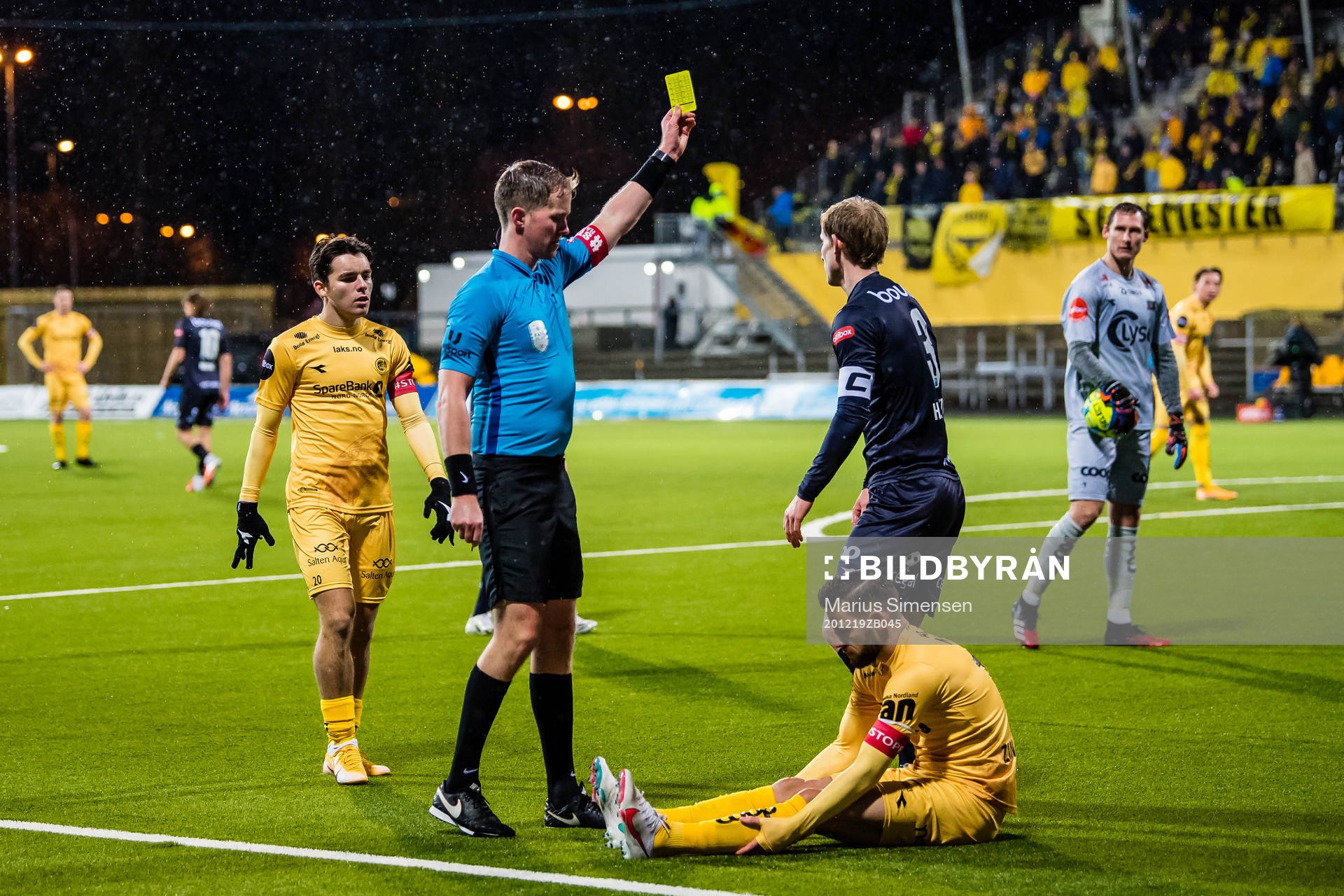 Kristoffer Hagenes, referee, and Viljar Helland Vevatne of