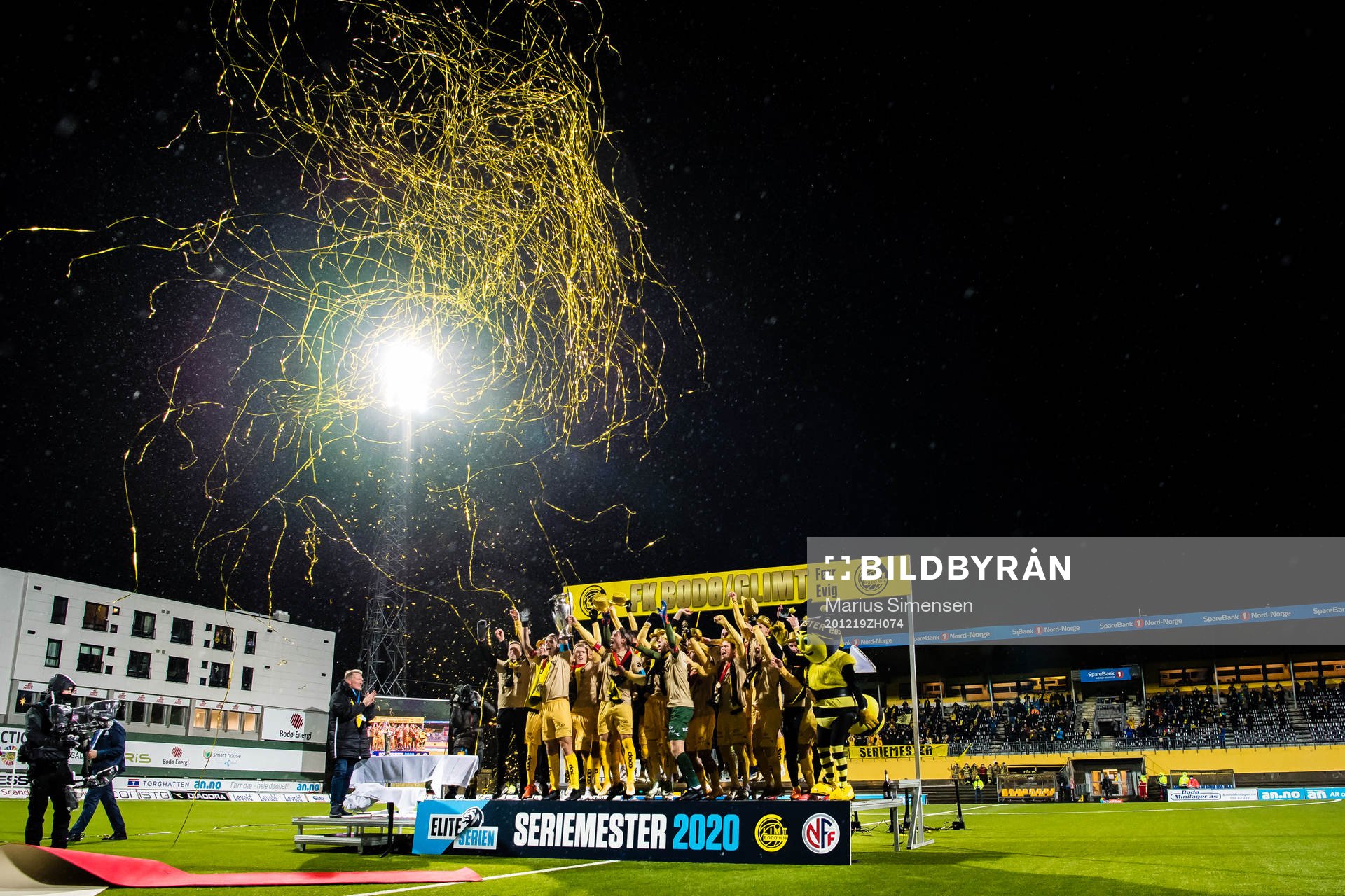 Players of Bodø/Glimt celebrates with the trophy