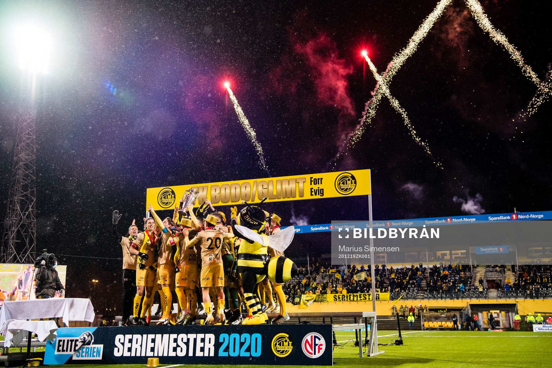 Players of Bodø/Glimt celebrates with the trophy
