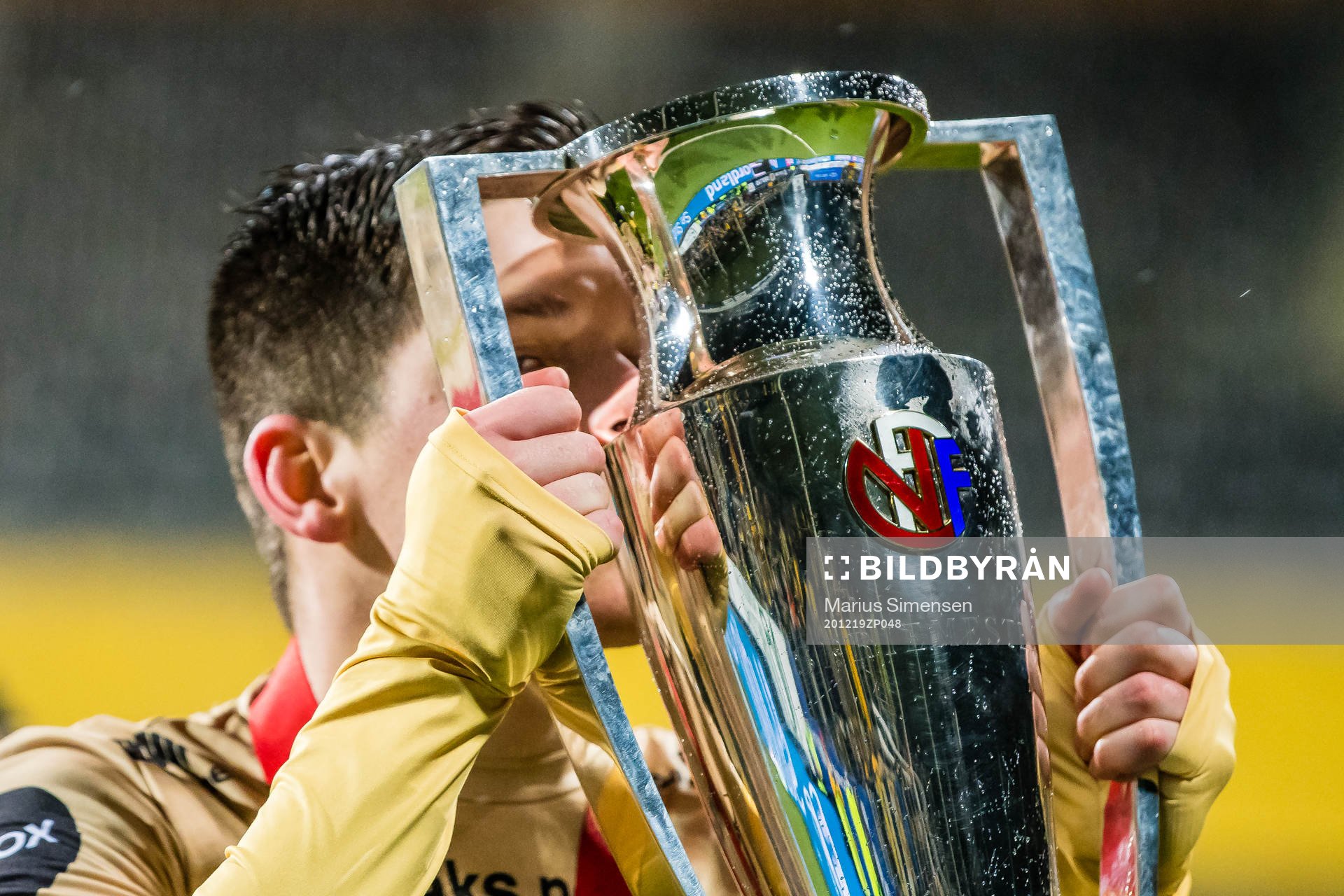Sondre Brunstad Fet of Bodø/Glimt with the trophy