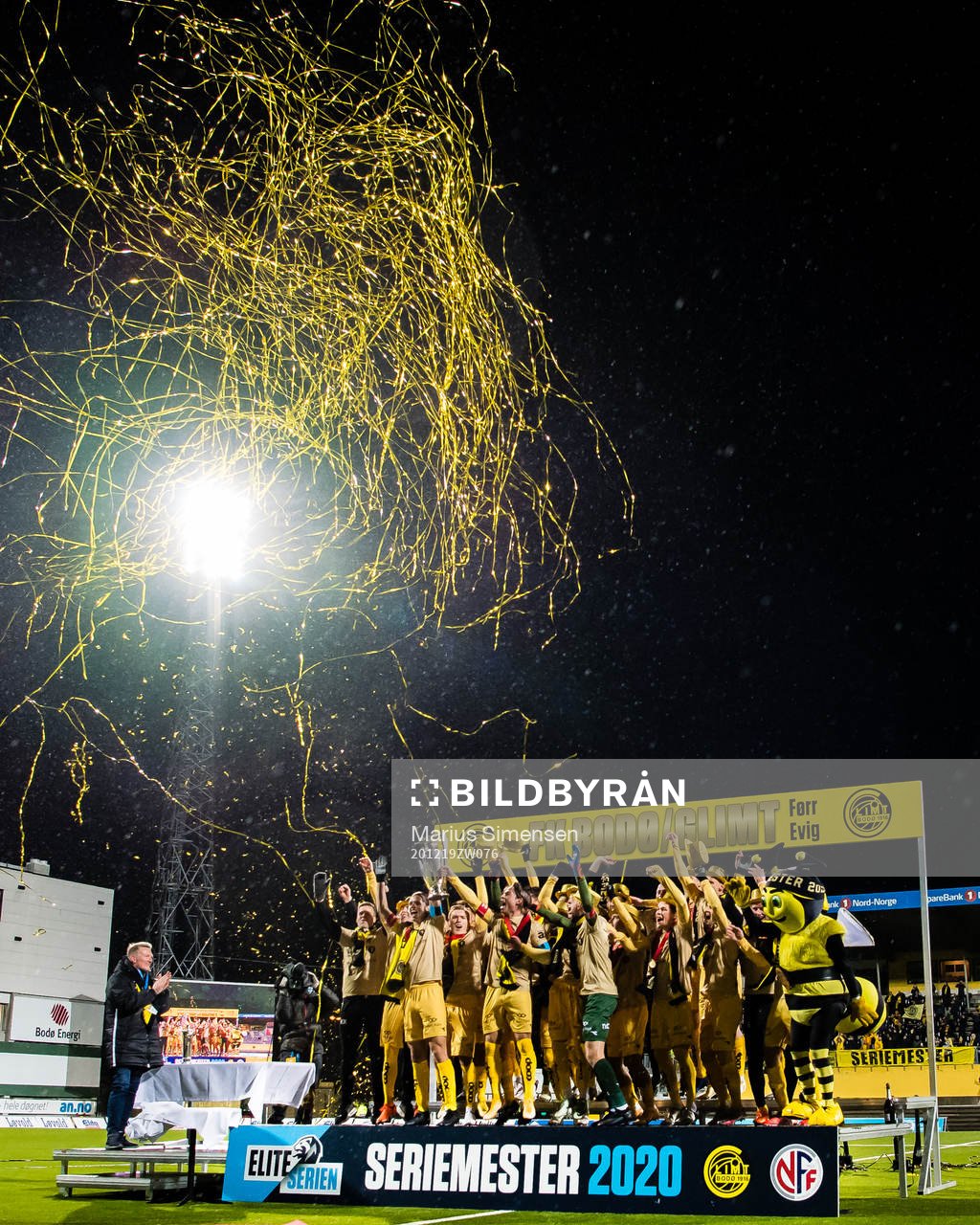 Players of Bodø/Glimt celebrates with the trophy