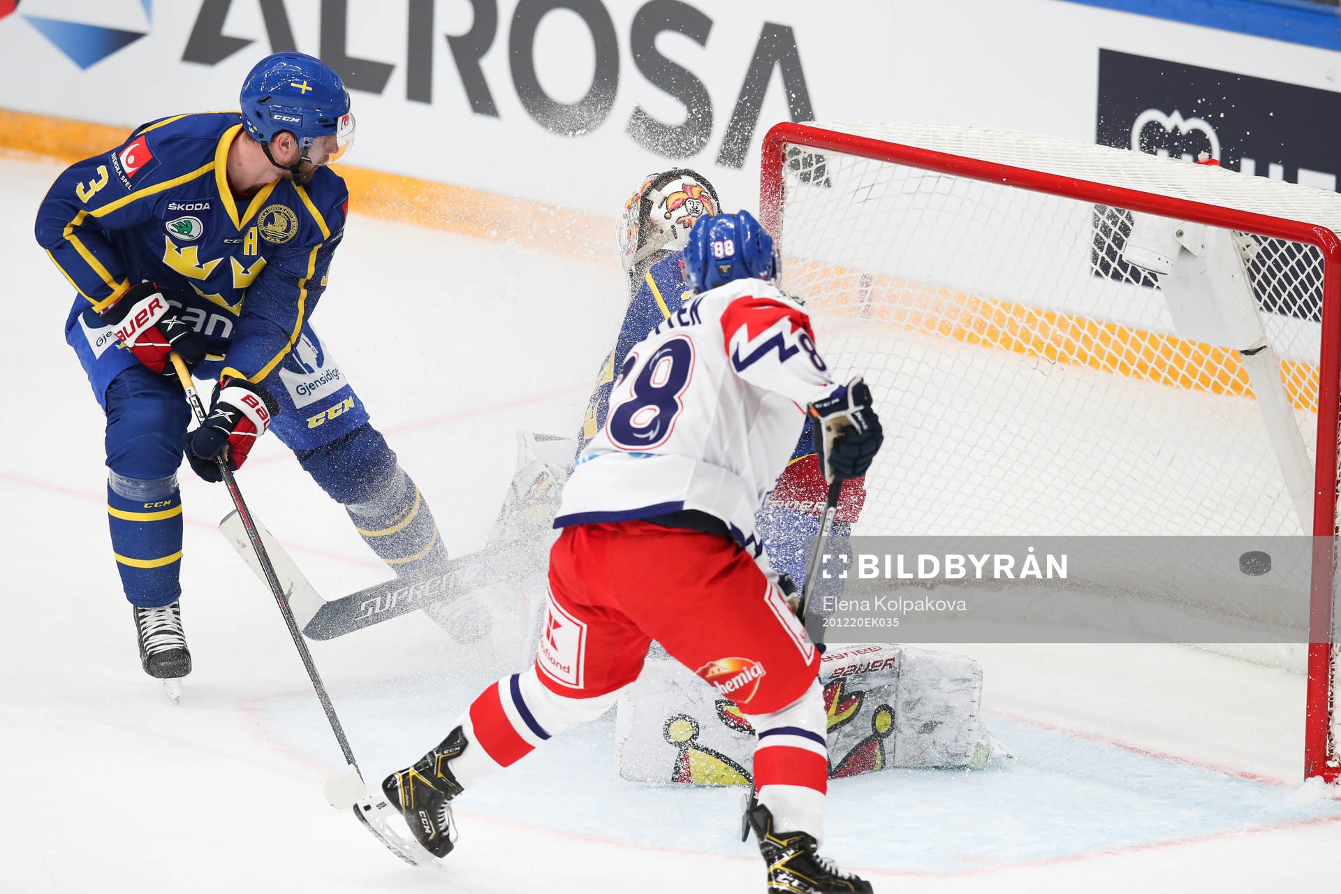 Klas Dahlbeck of Sweden, goalkeeper Anders Lindbäck of