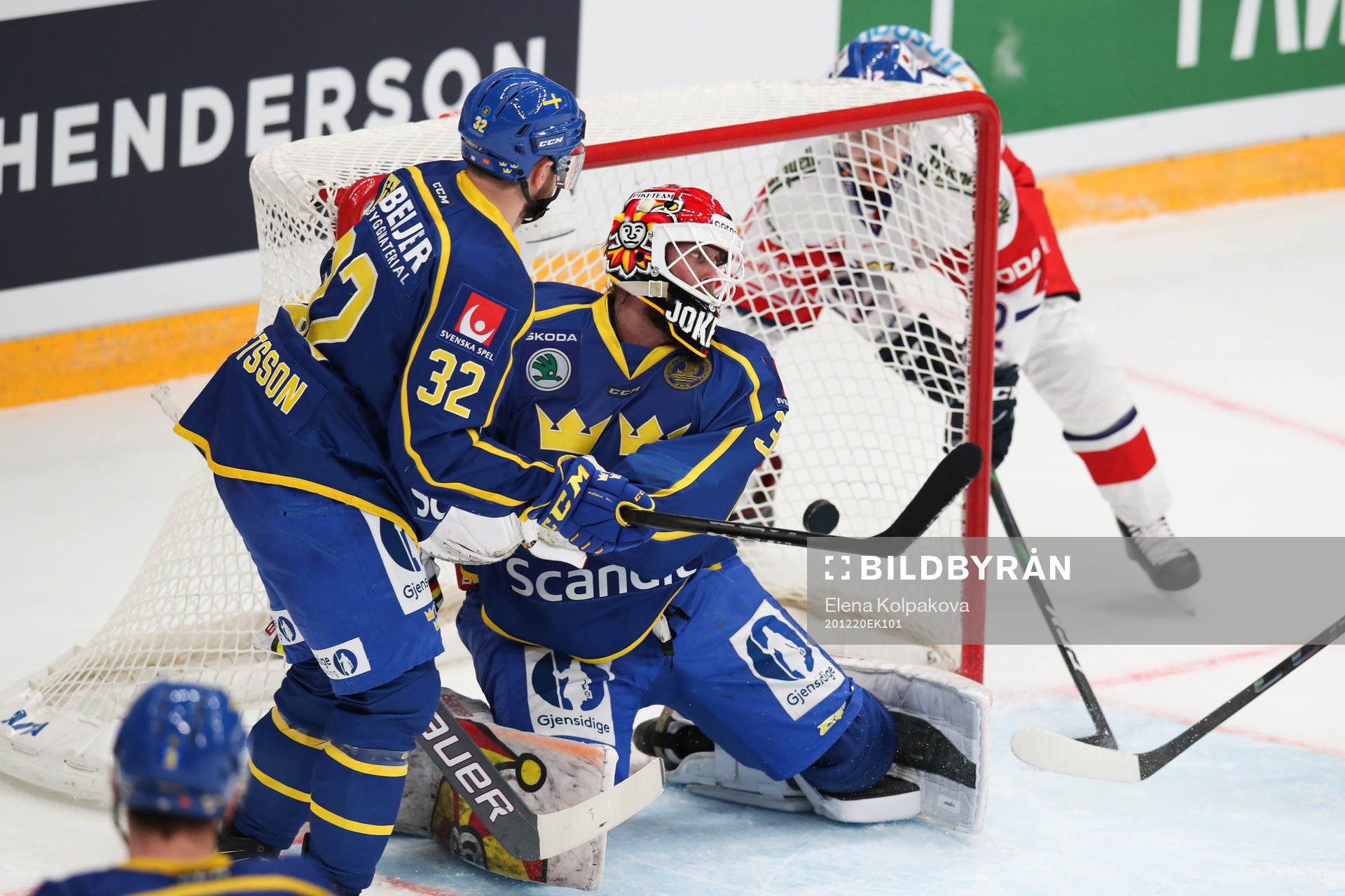 goalkeeper Anders Lindbäck of Sweden concedes the 4-1 goal