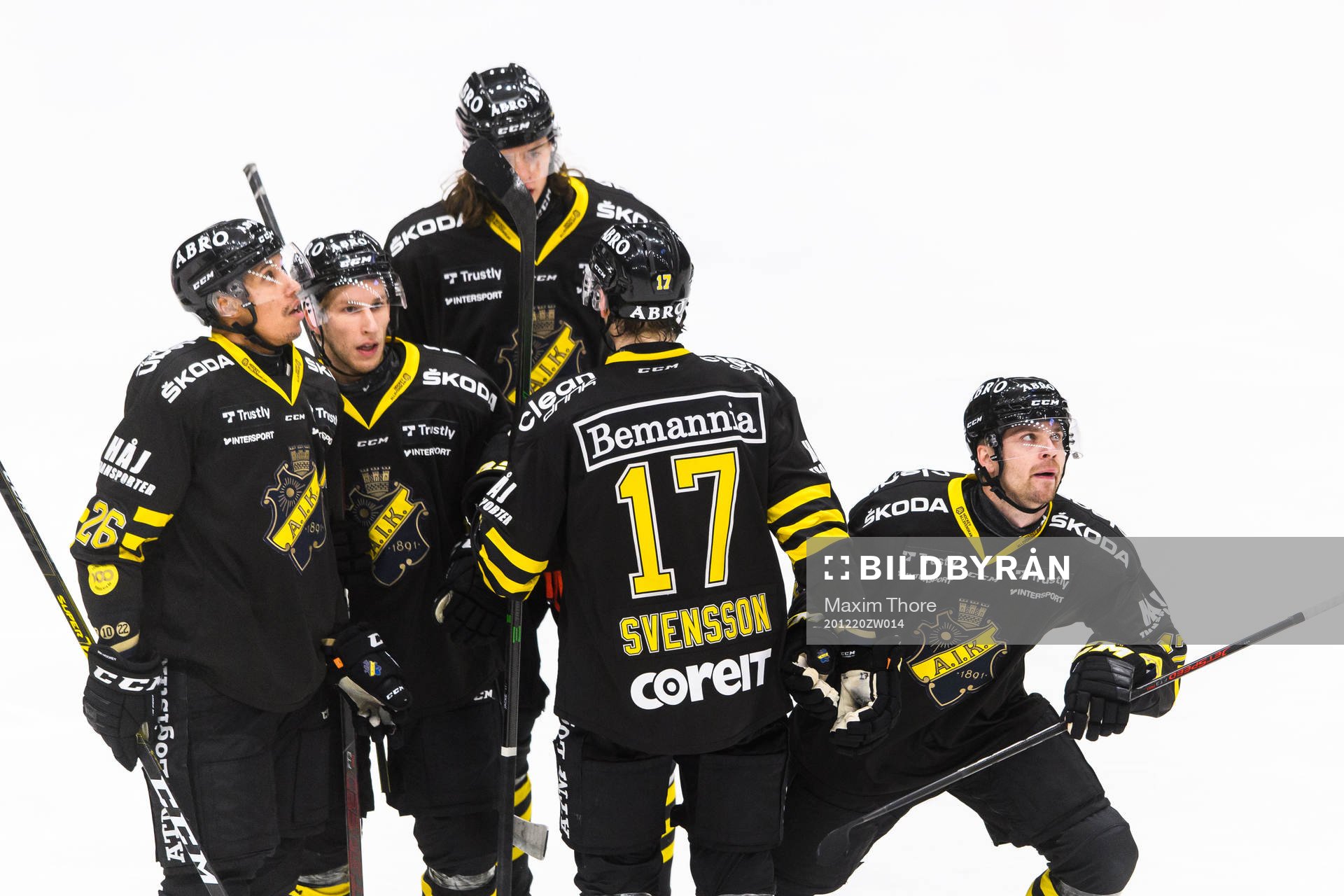 s Eric Norin jublar med lagkamrater