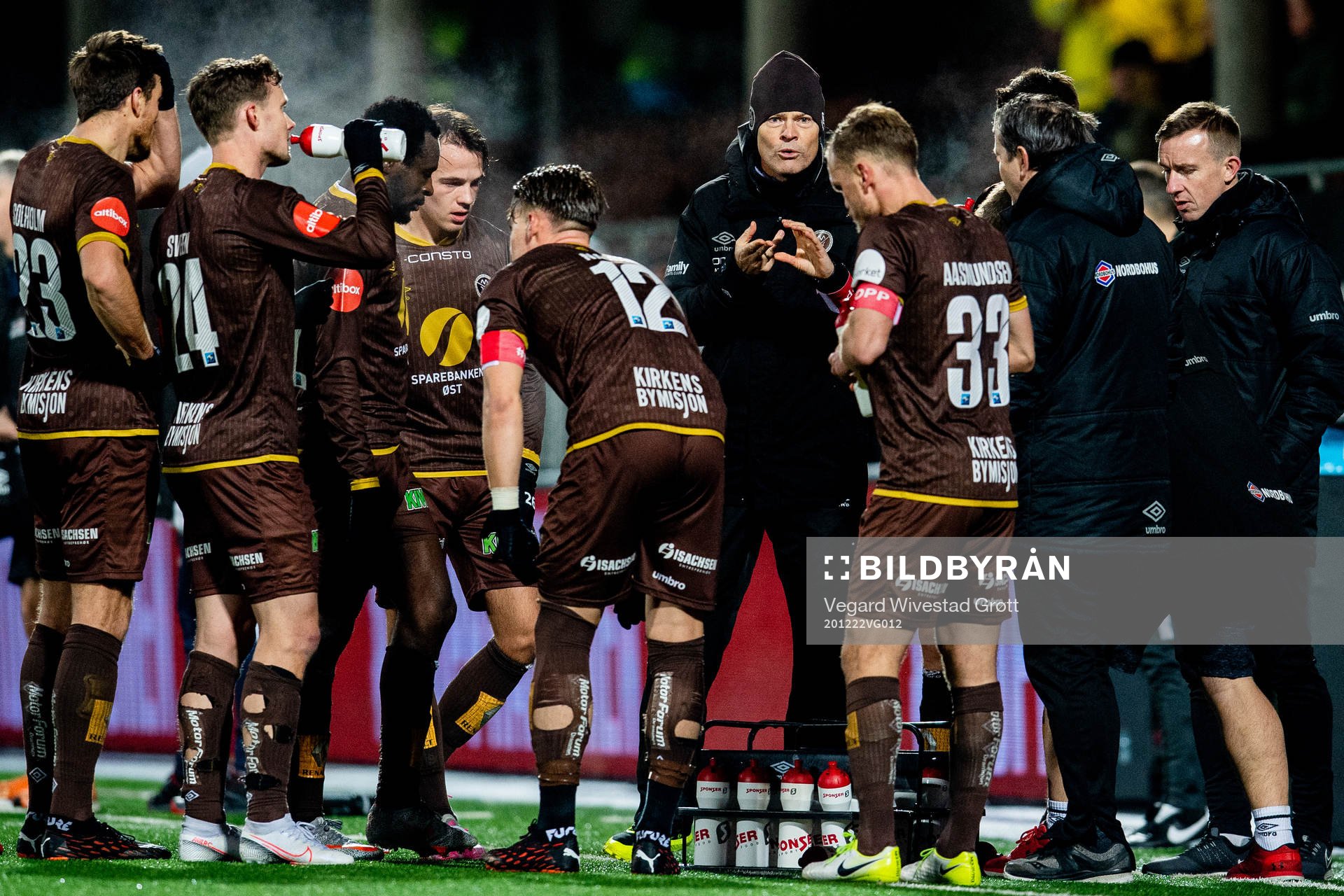 Vegard Hansen, head coach of Mjøndalen, talks to the