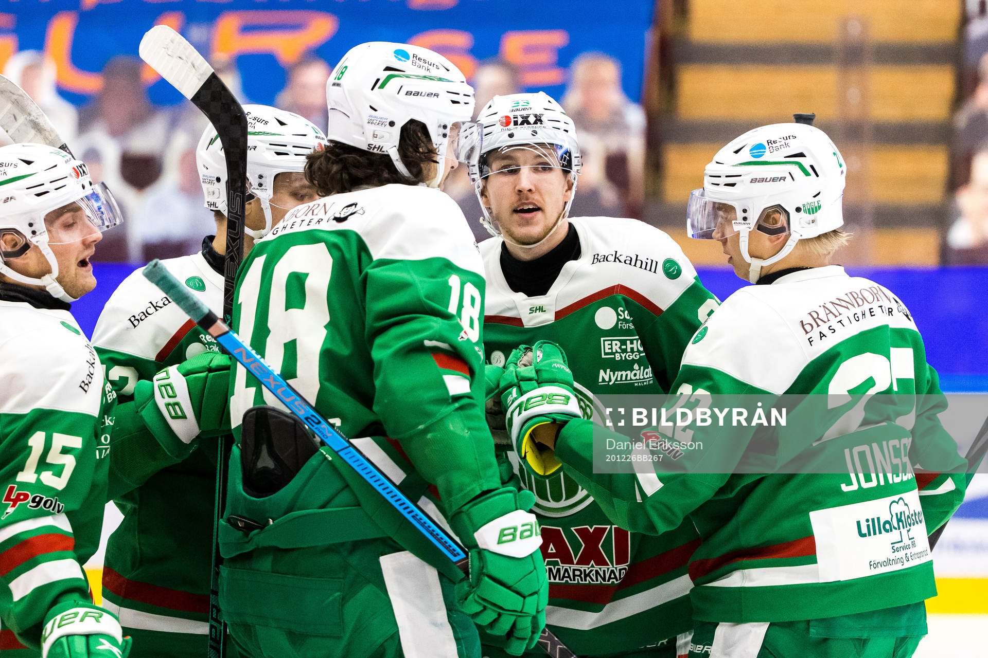 Rögles Dennis Everberg jublar med lagkamrater