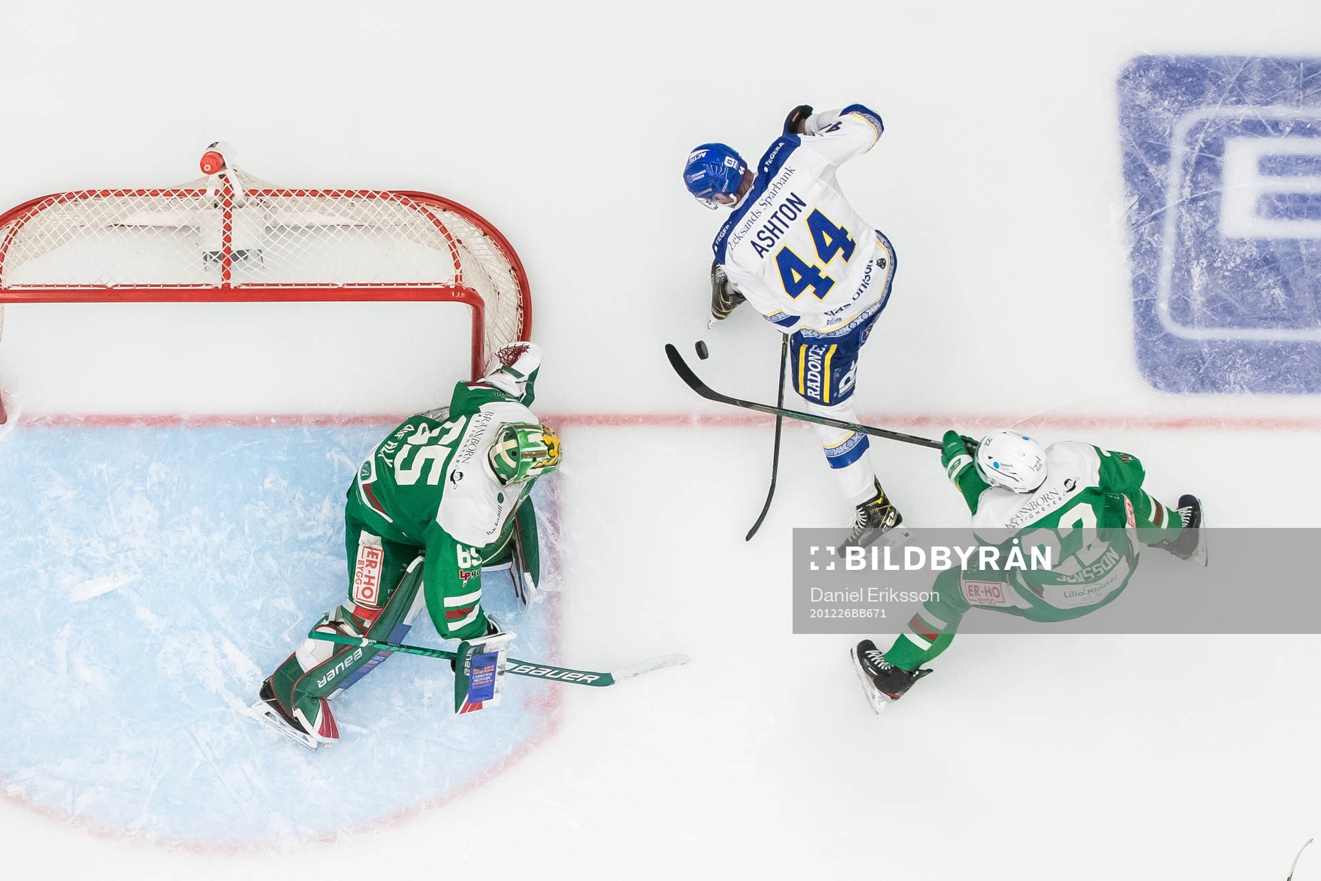 Leksands Carter Ashton oroar vid Rögles målvakt