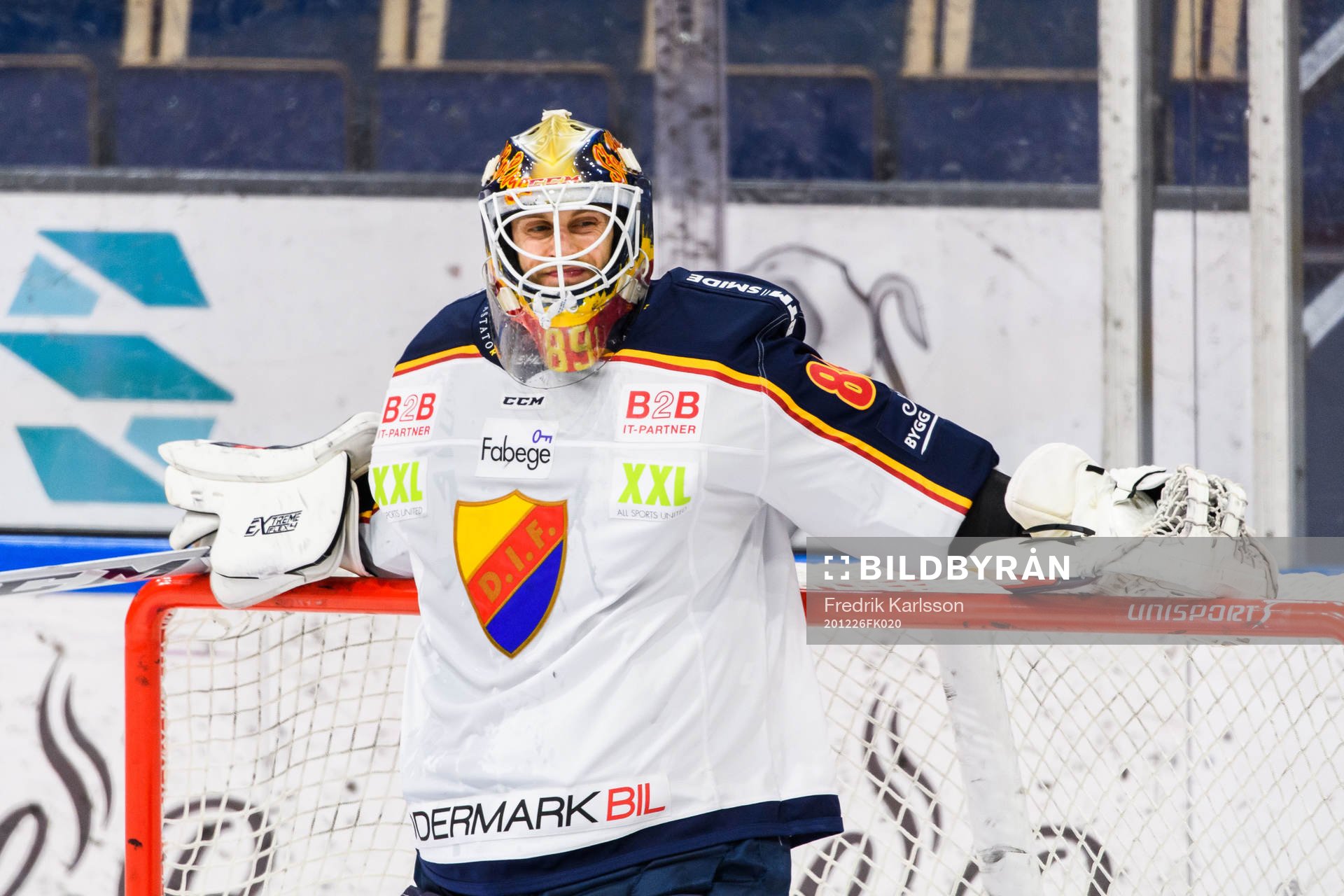 Djurgårdens målvakt Niklas Svedberg reagerar