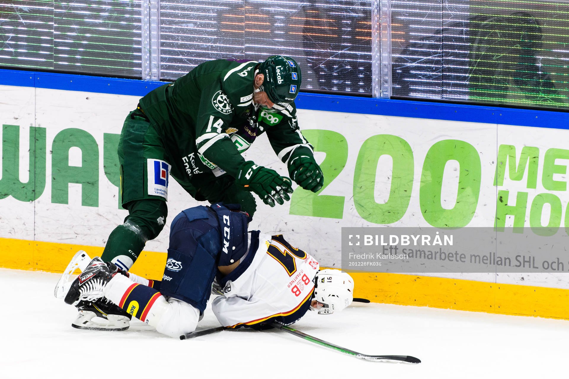 Färjestads Victor Ejdsell och Djurgårdens Linus Andersson