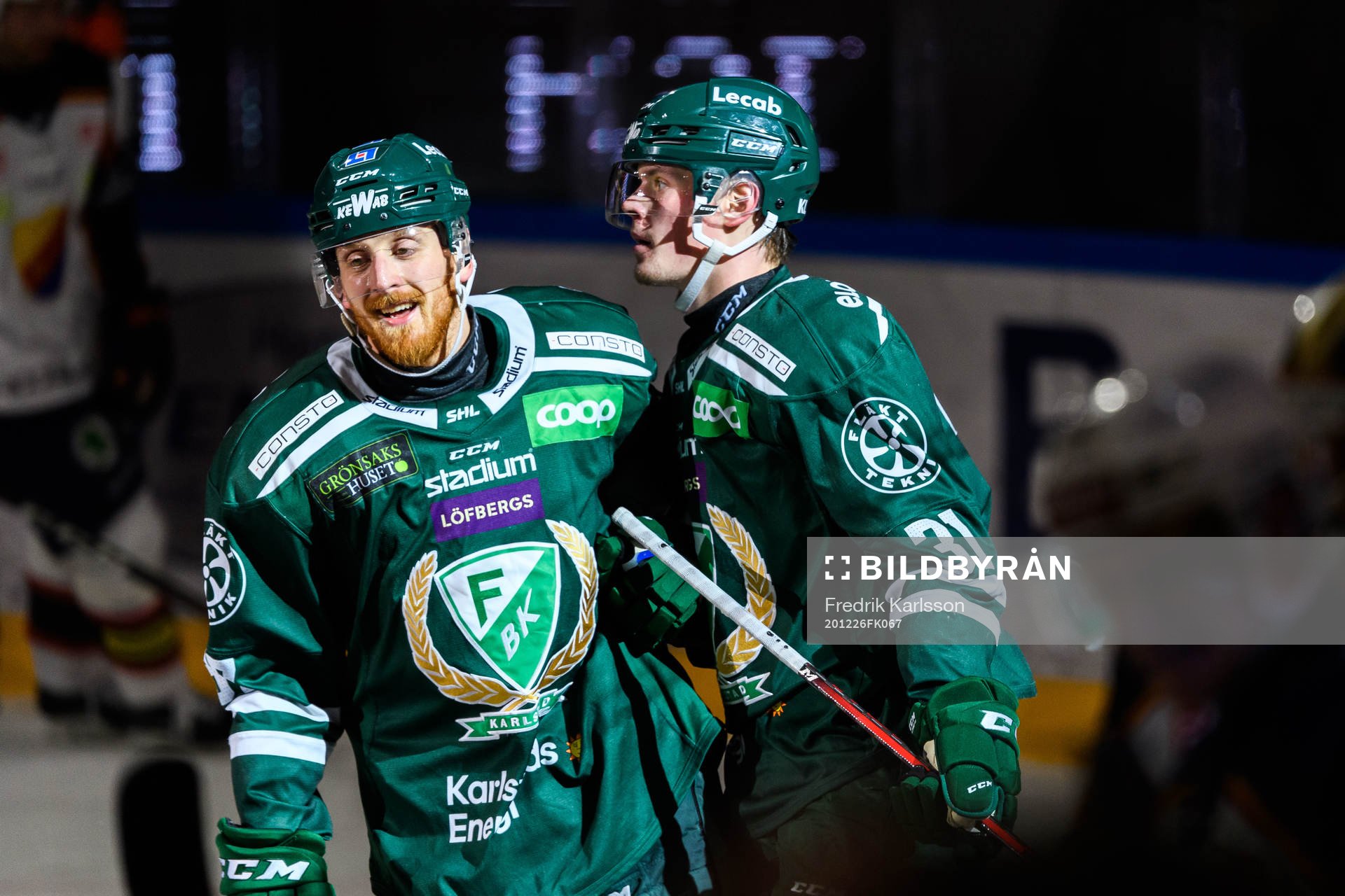 Färjestads Pontus Widerström och Carl Jakobsson jublar