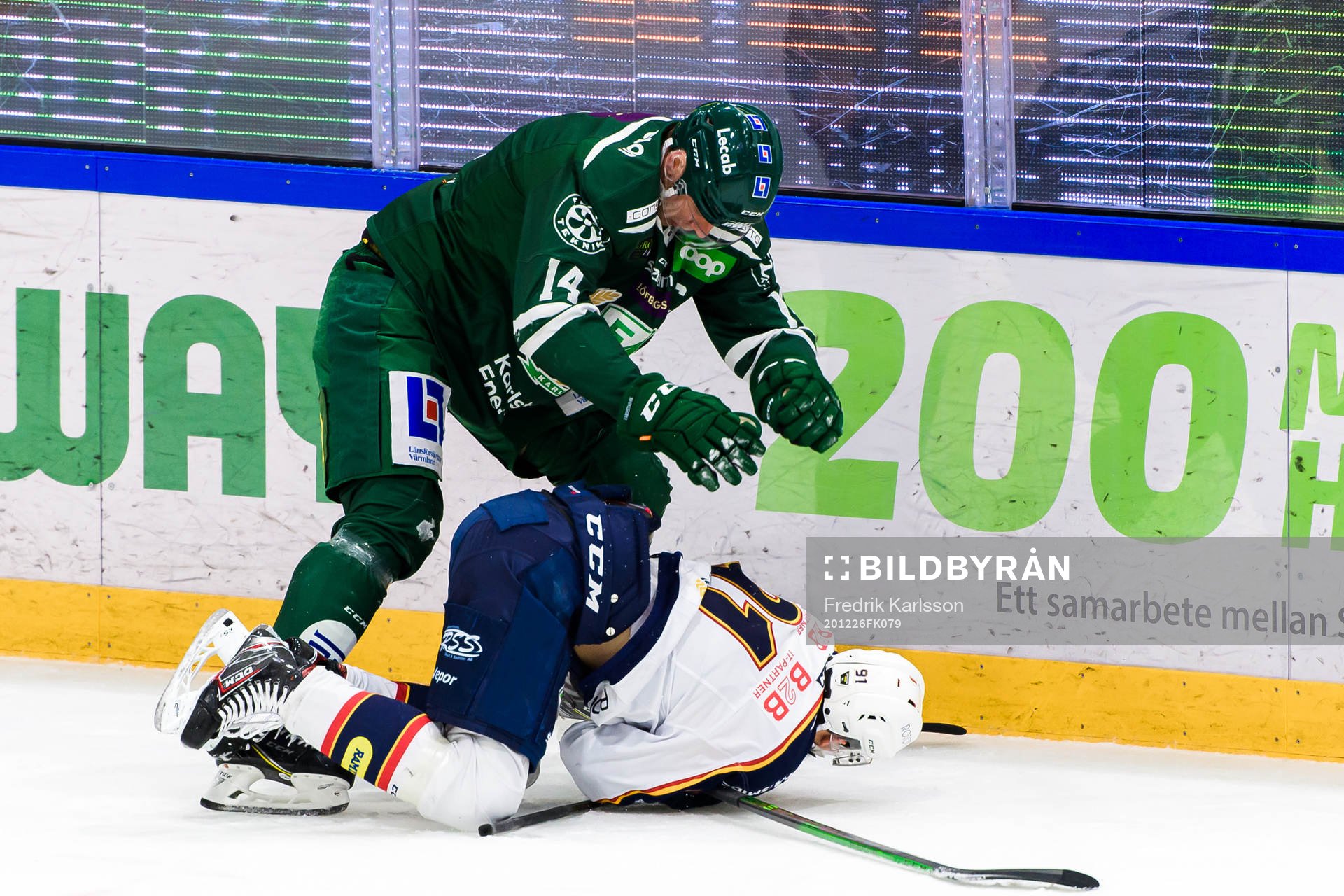 Färjestads Victor Ejdsell och Djurgårdens Linus Andersson