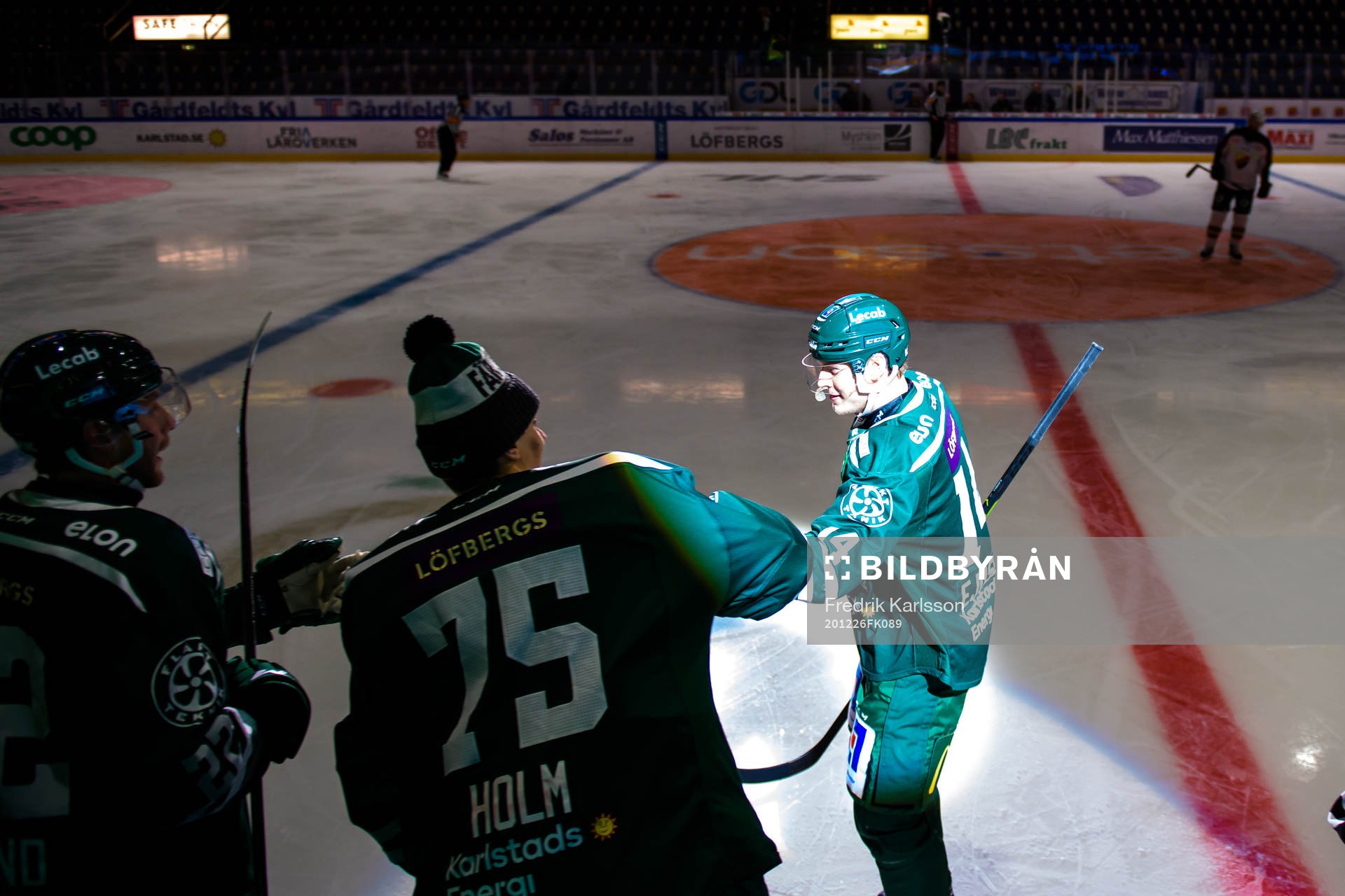 Färjestads Victor Ejdsell jublar