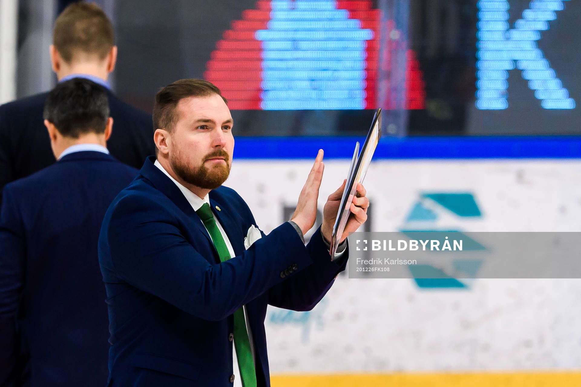 Färjestads assisterande tränare Gereon Dahlgren jublar