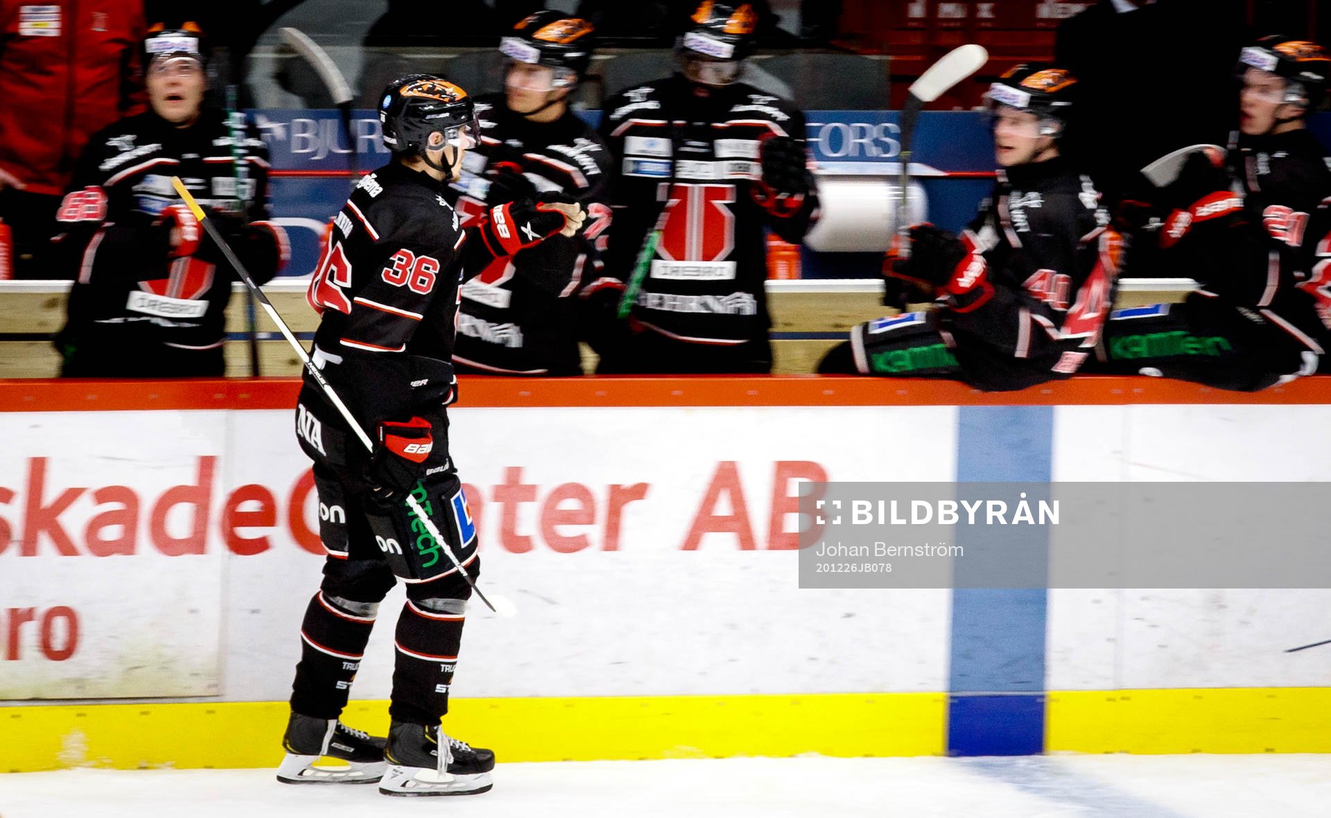 Örebros Emil Larsson jublar