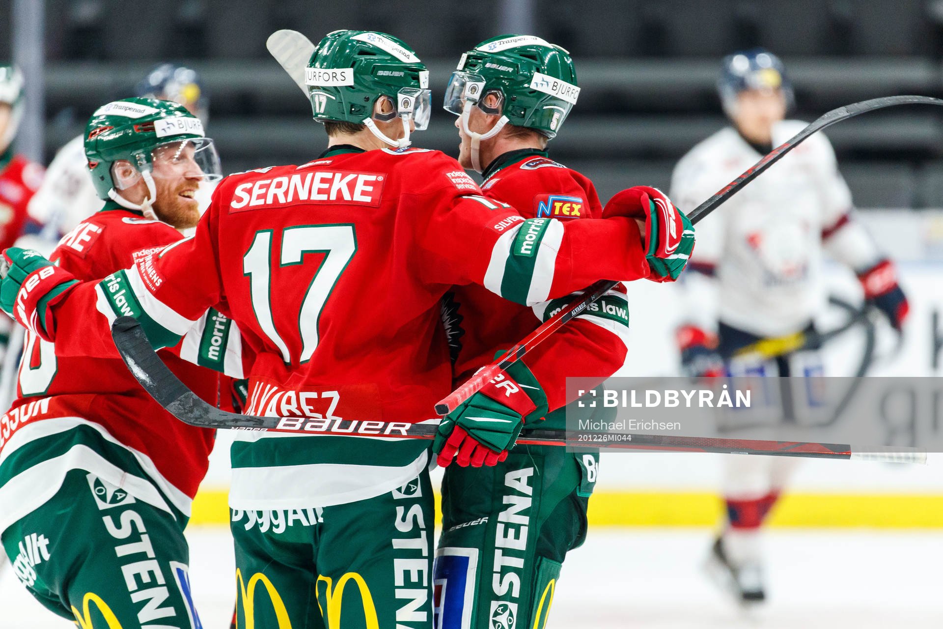 Frölundas Filip Johansson jublar med lagkamrater