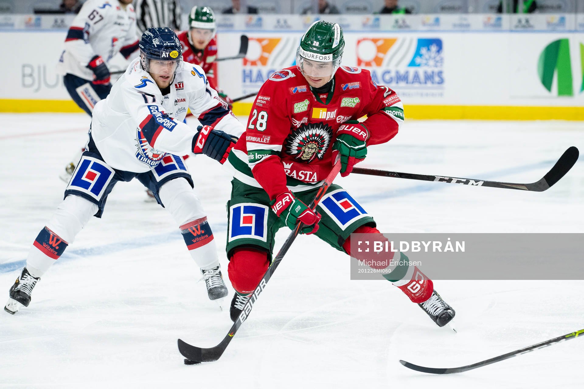 Frölundas Johan Sundström och Linköpings Niko Ojamäki