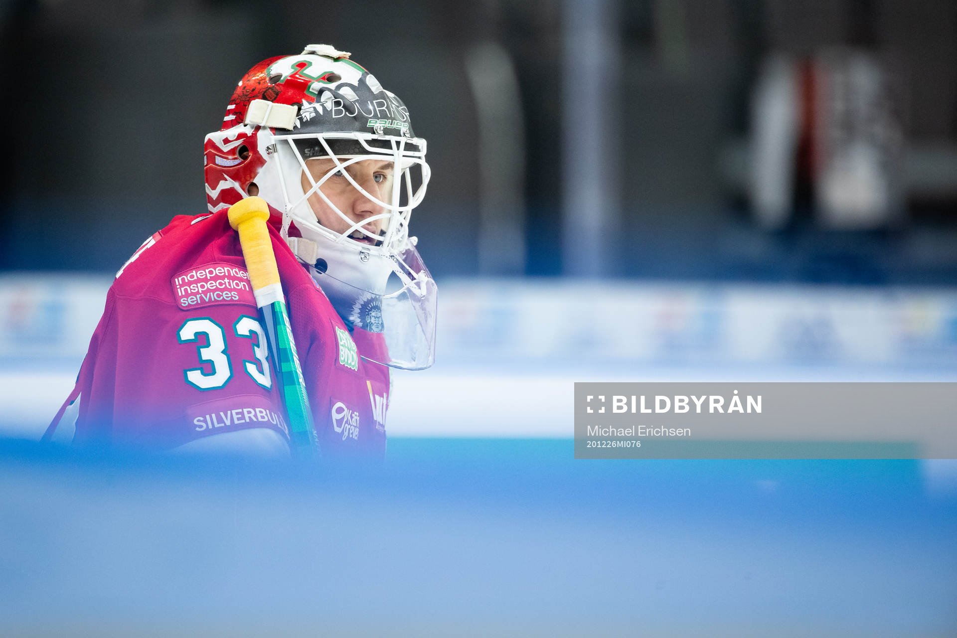 Frölundas målvakt Johan Mattsson innan ishockeymatchen i