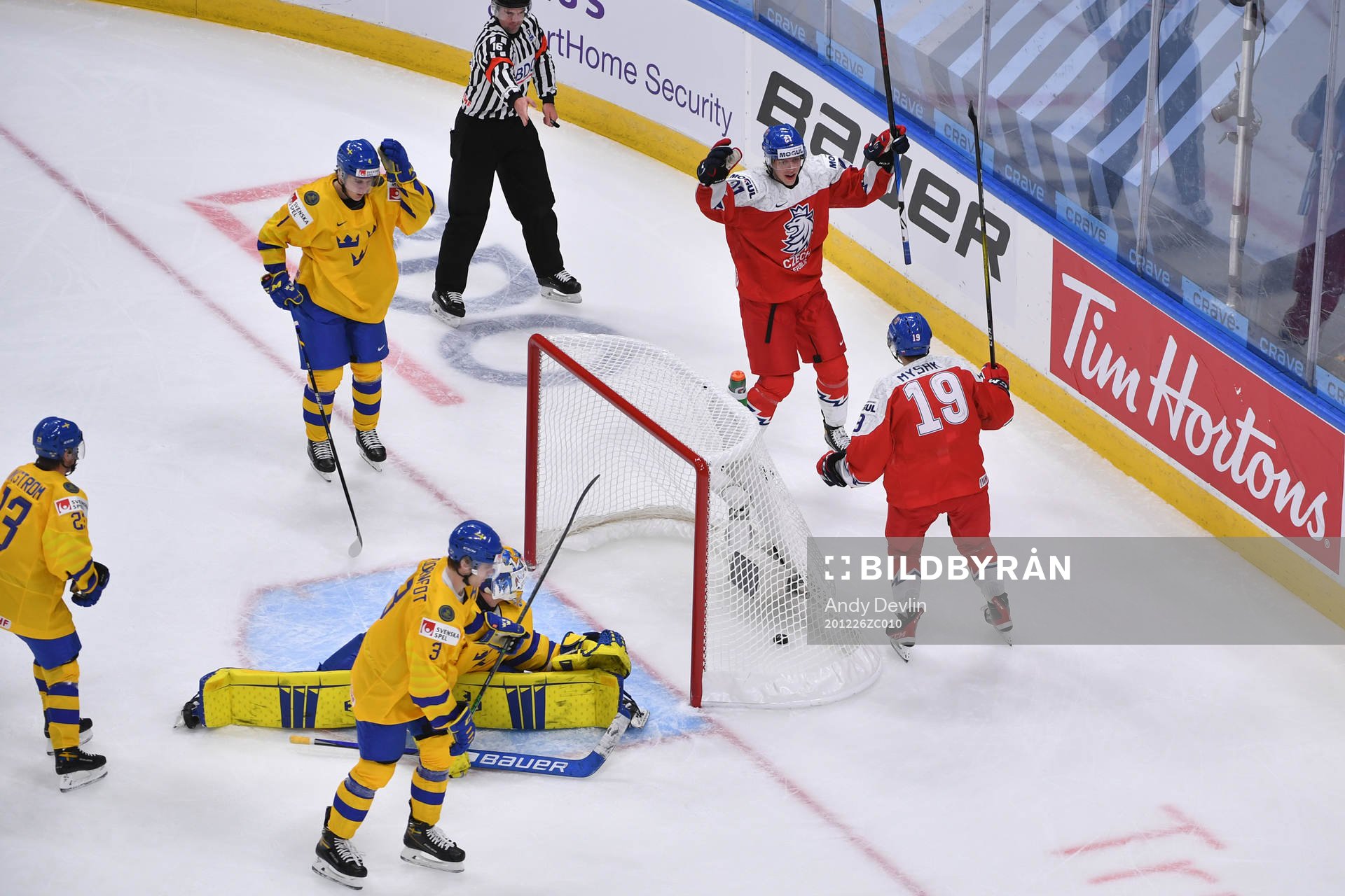Jan Mysak celebrates a first period goal