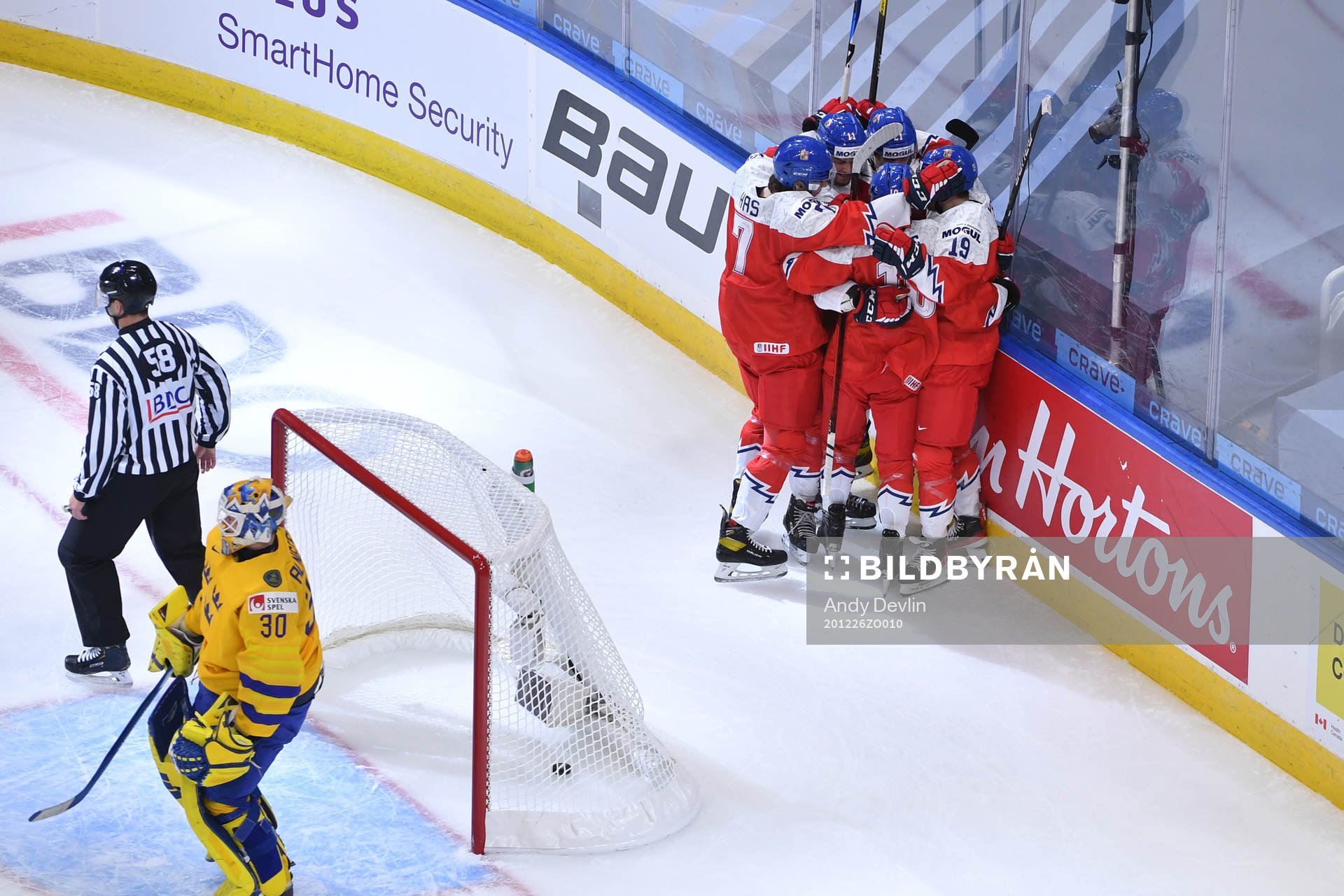 Jan Mysak celebrates a first period goal with teammates