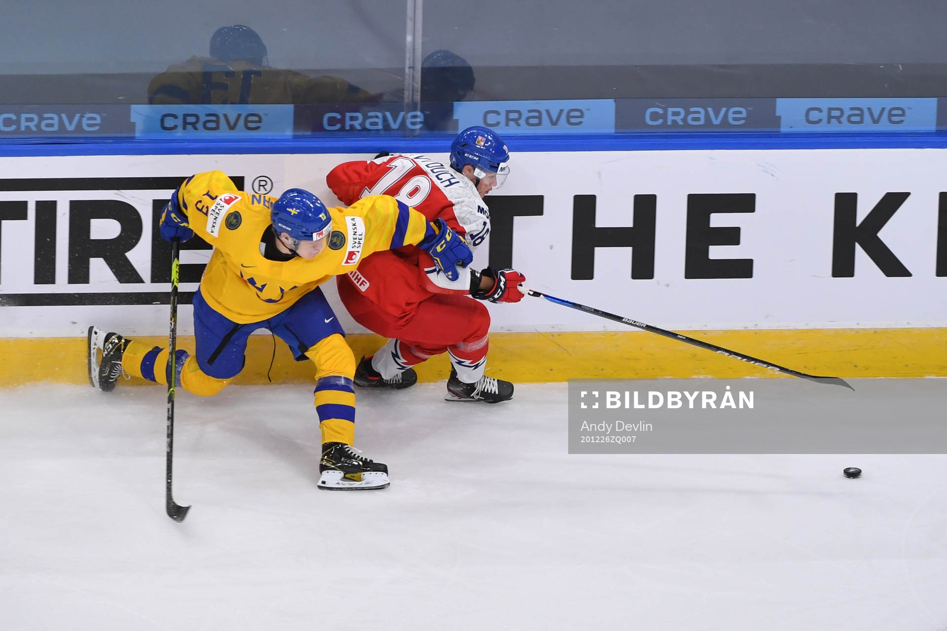 Emil Heineman slows down David Vitouch