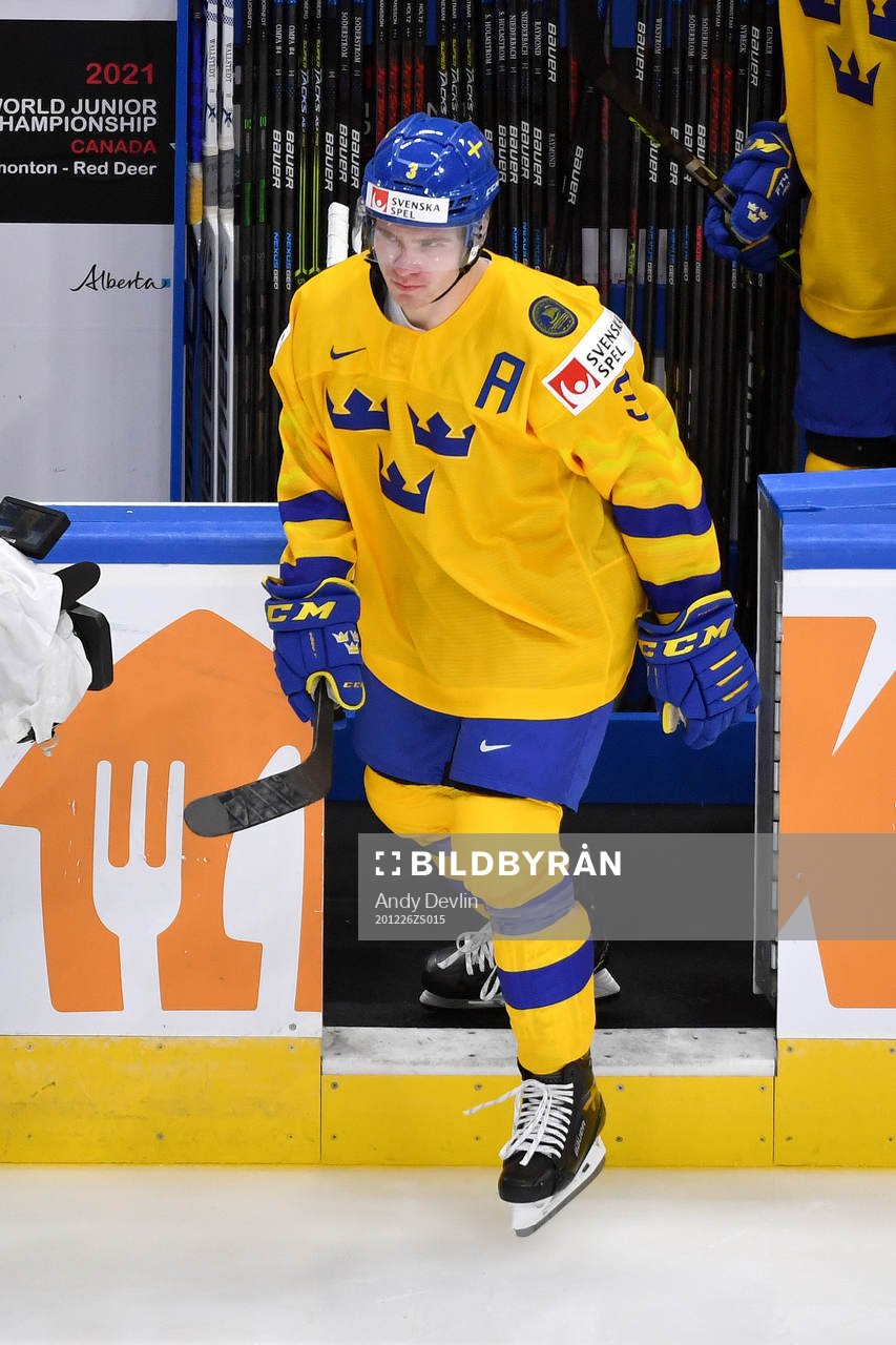 Tobias Björnfot of Sweden steps