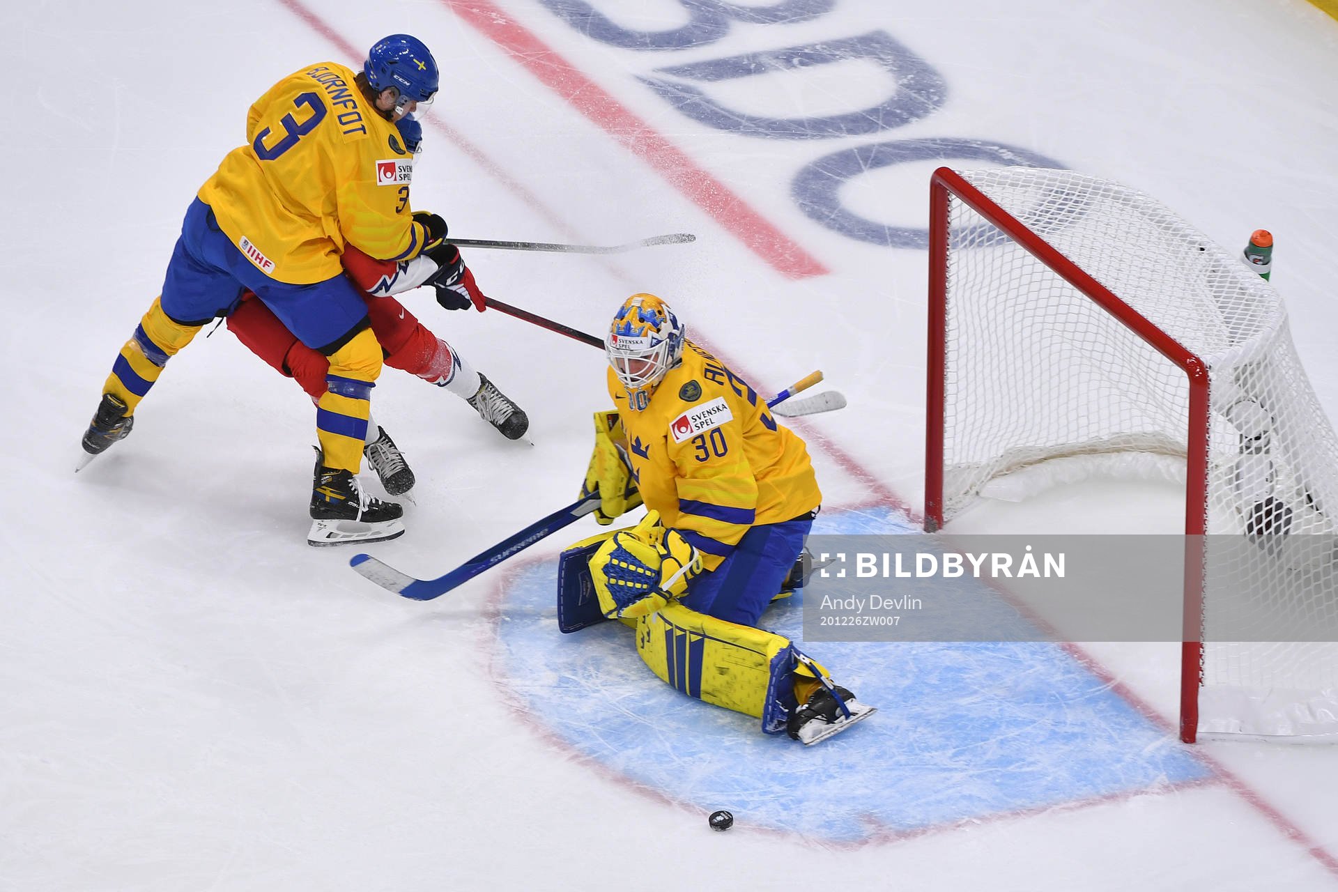 Hugo Alnefelt makes a save
