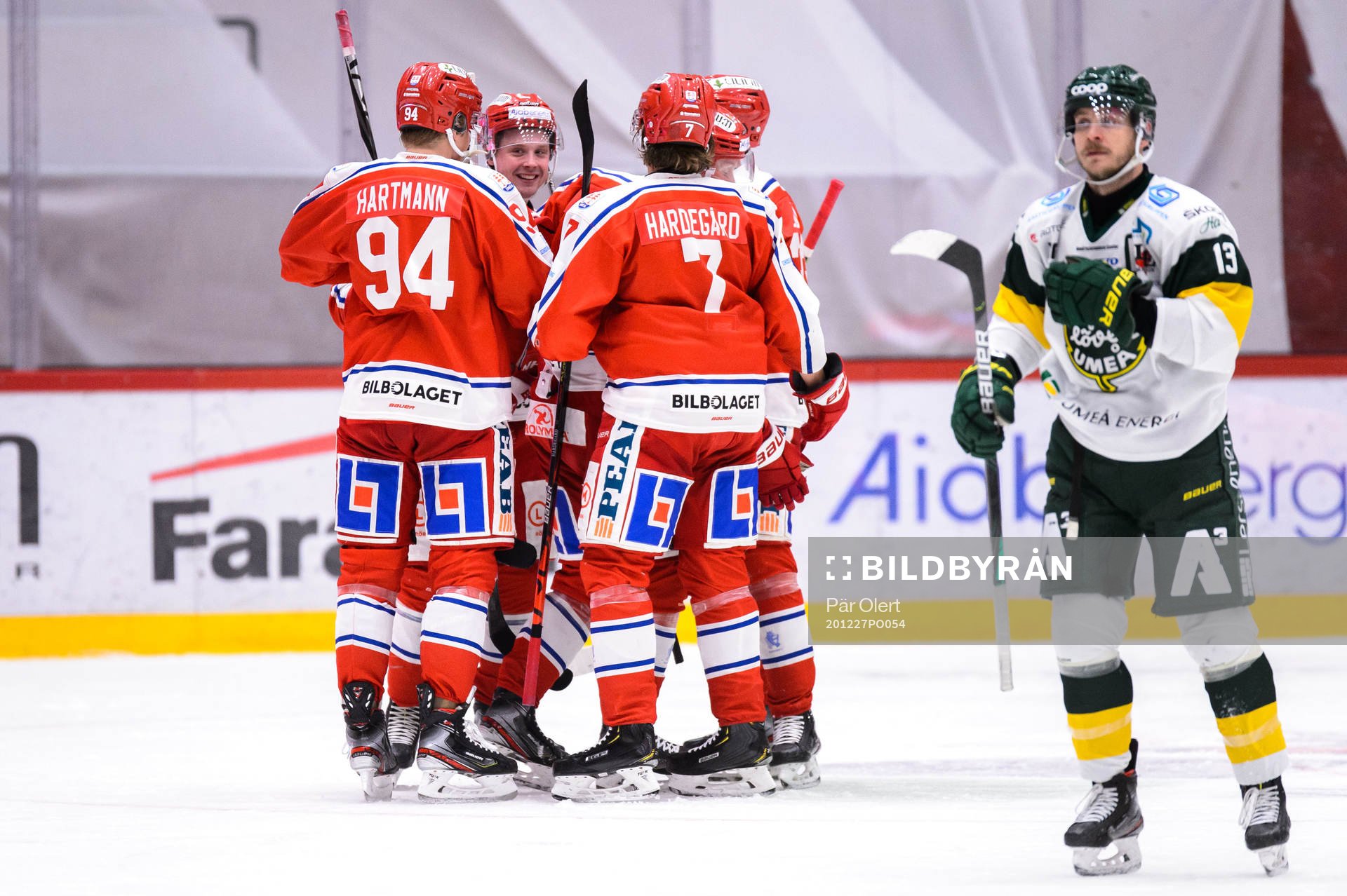 Timrås Jens Lööke jublar med Jonathan Dahlén och