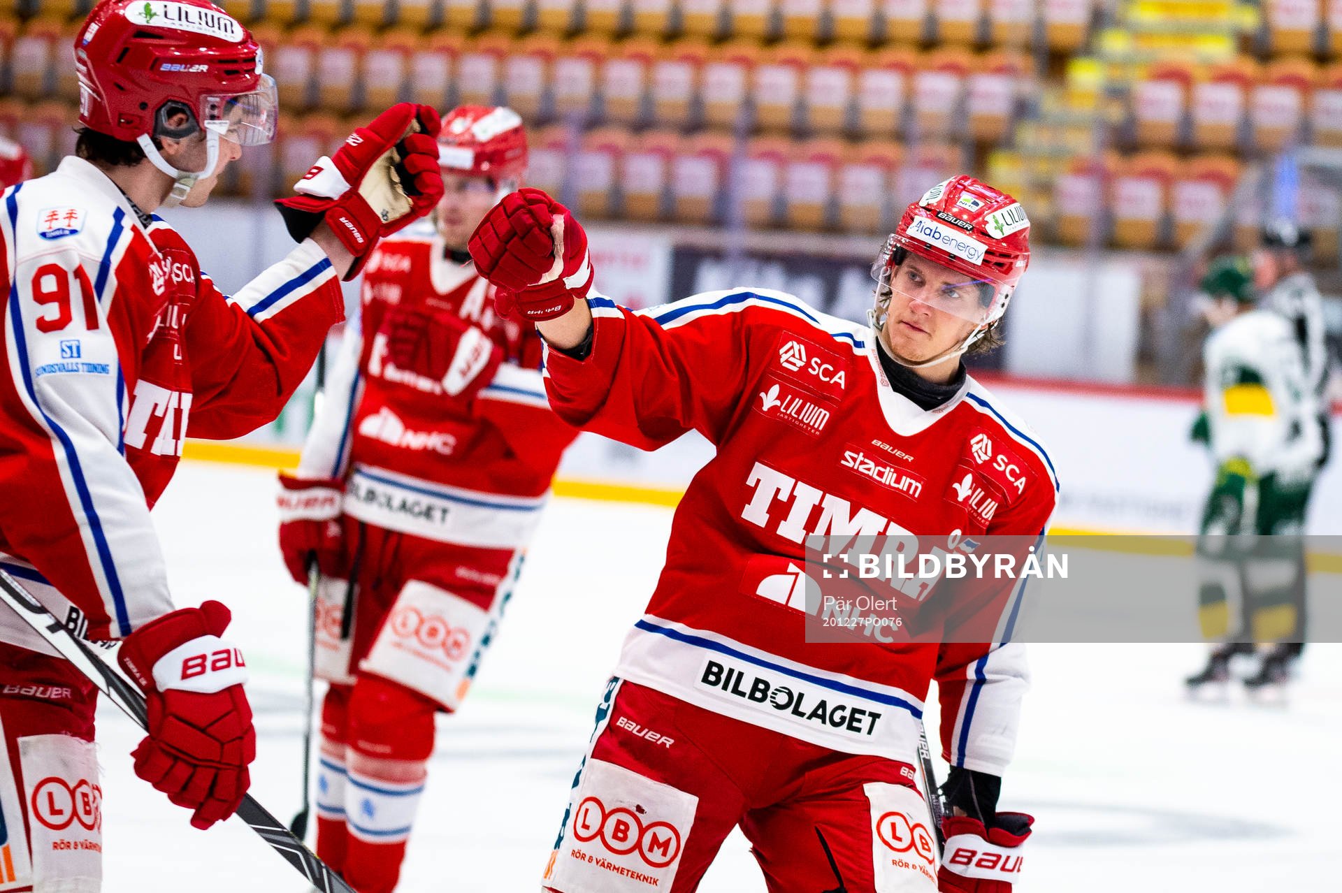 Timrås Sebastian Hartmann och Viktor Lodin  jublar
