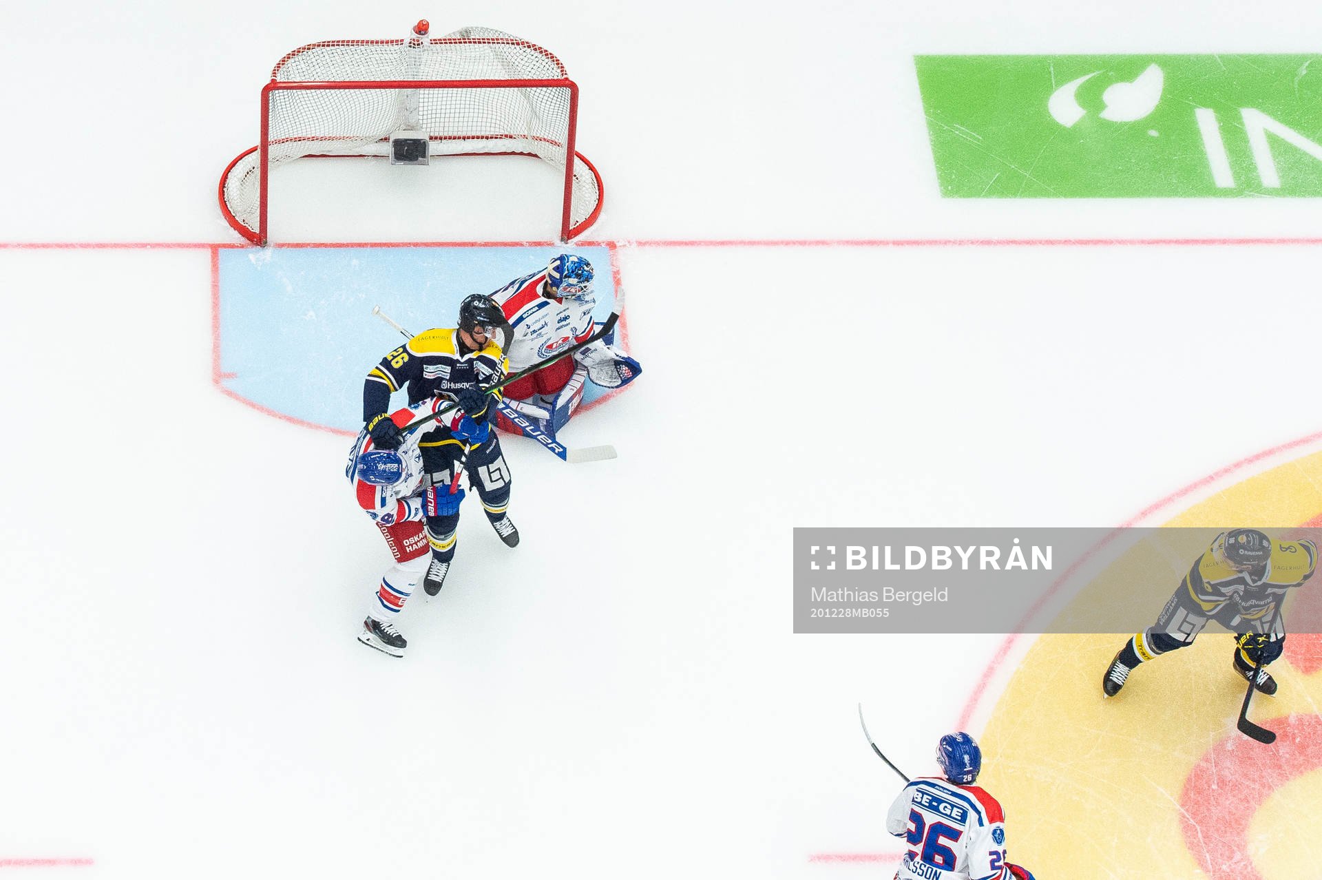 s Filip Sandberg gör 1-0 bakom Oskarshamns målvakt Joe