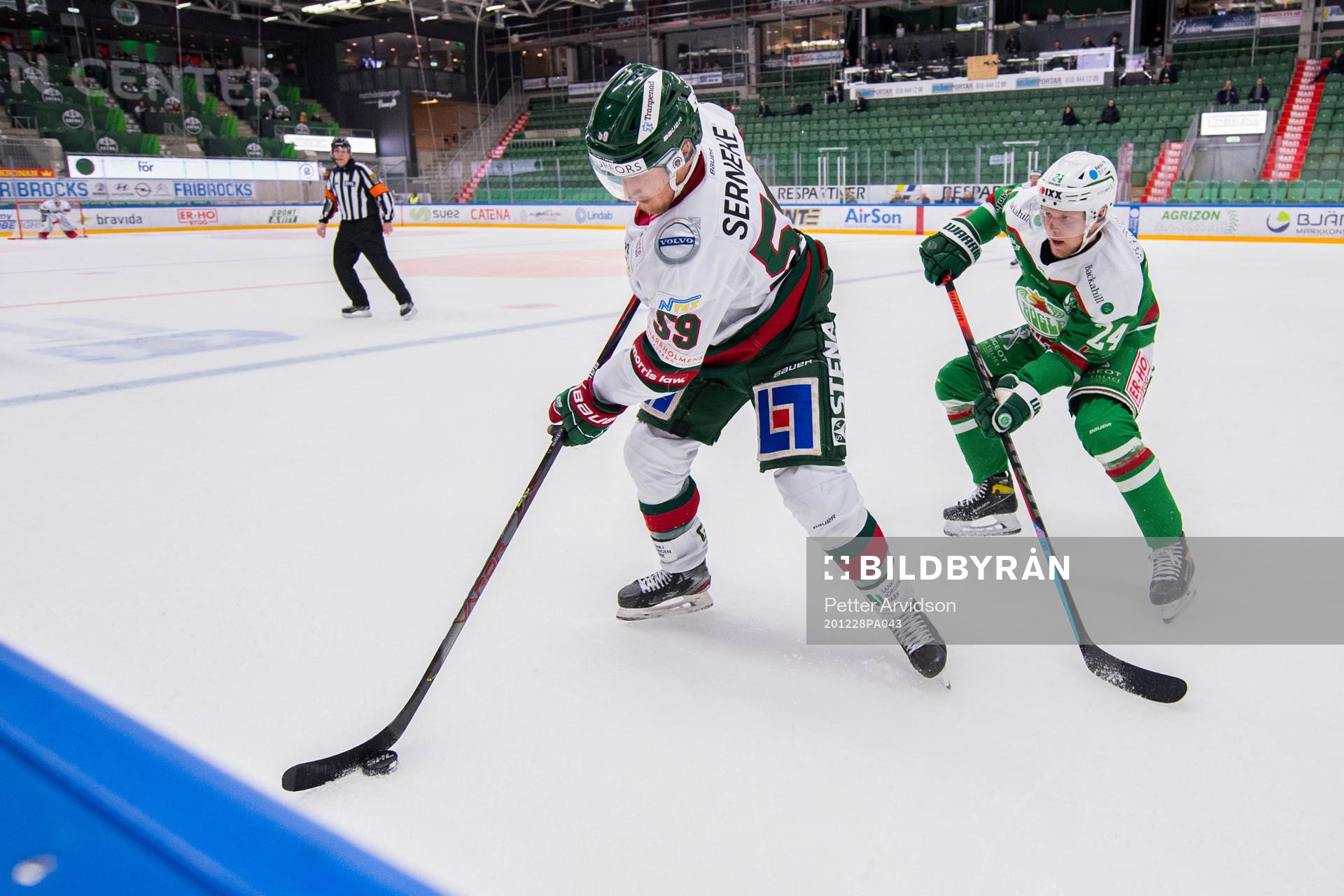 Frölundas Simon Hjalmarsson och Rögles Kevin Wennström