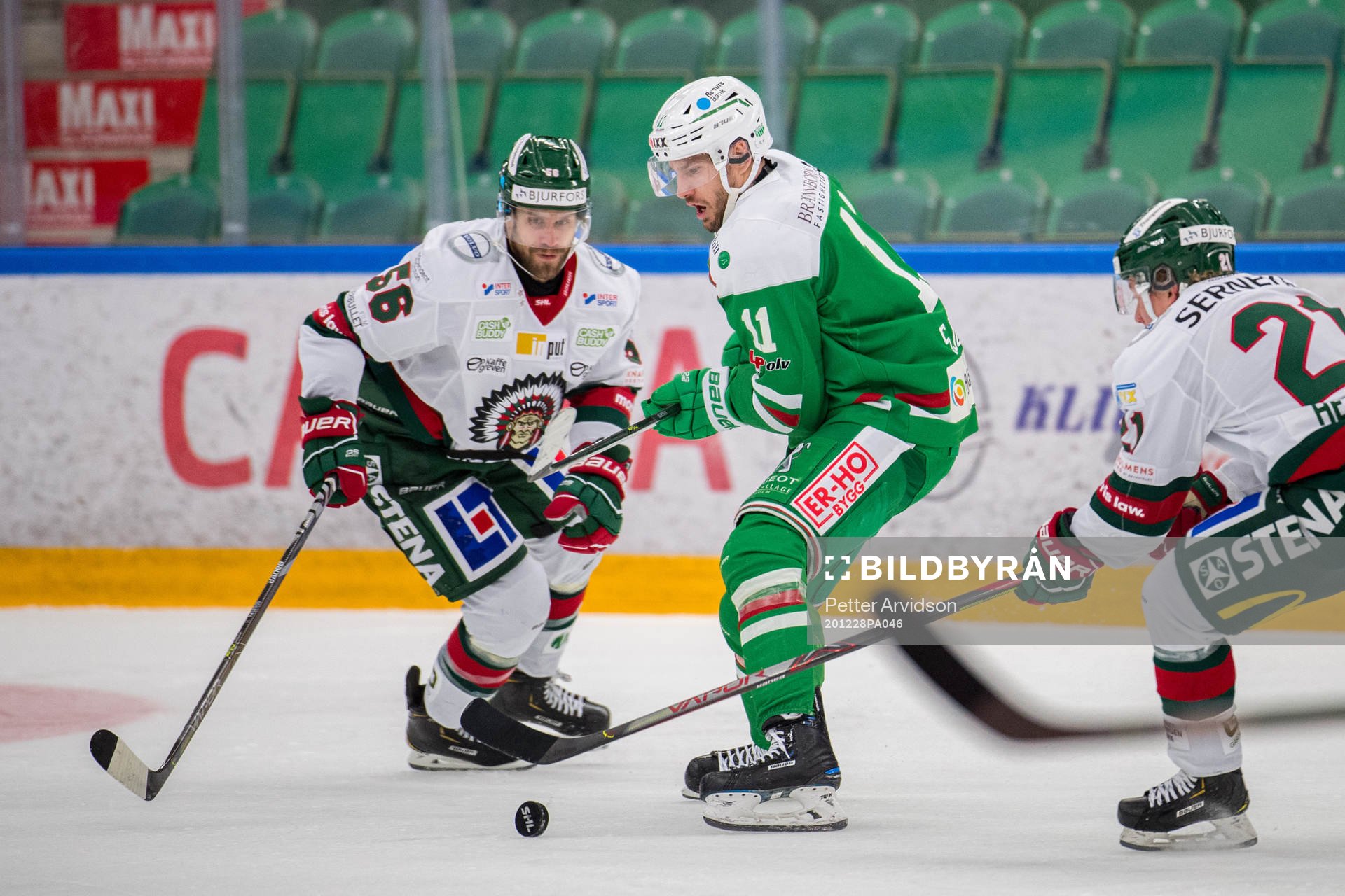 Rögles Mattias Sjögren och Frölundas Jonathan Sigalet
