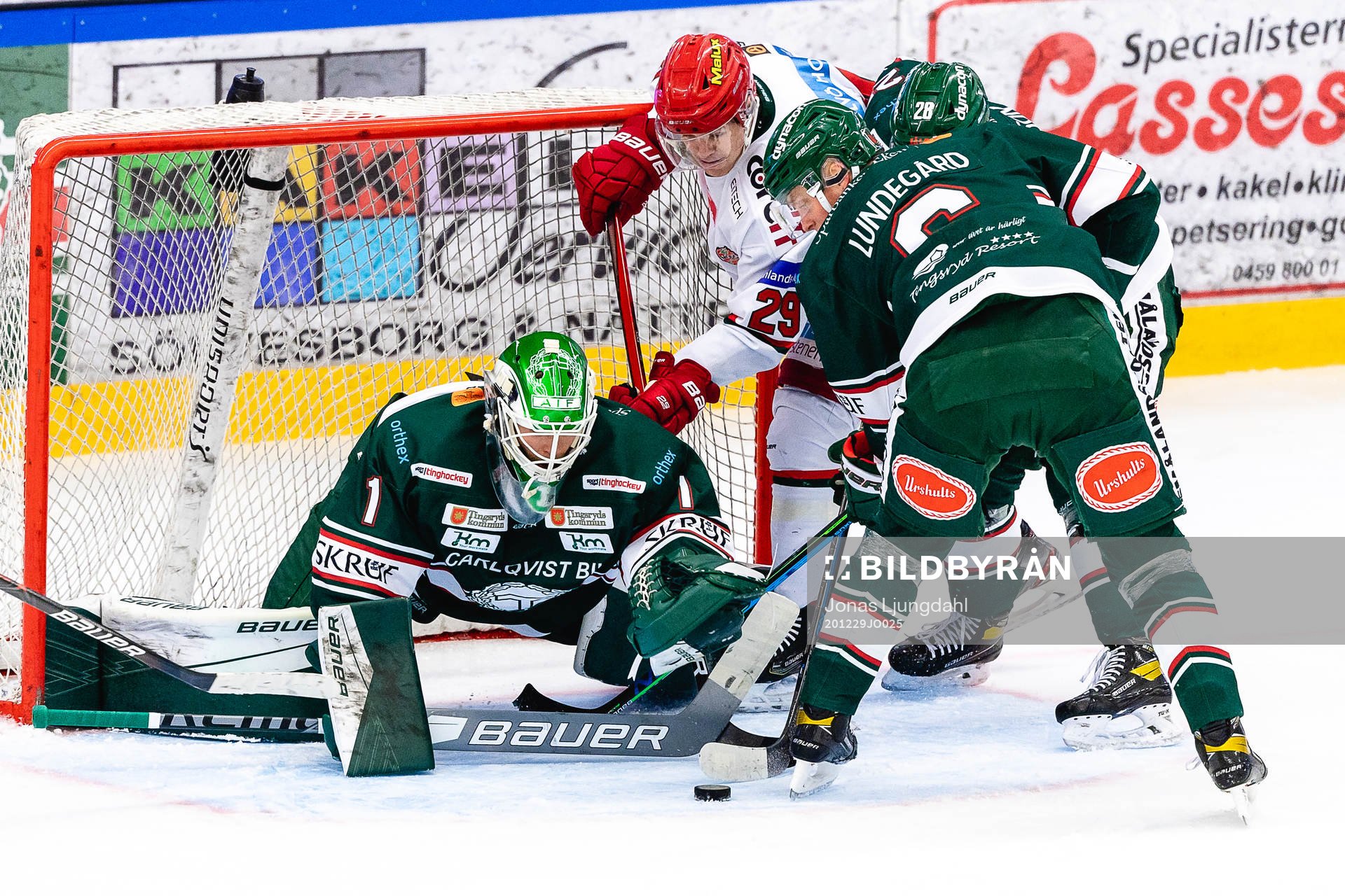 Tingsryds målvakt Andreas Ljunggren sträcker sig