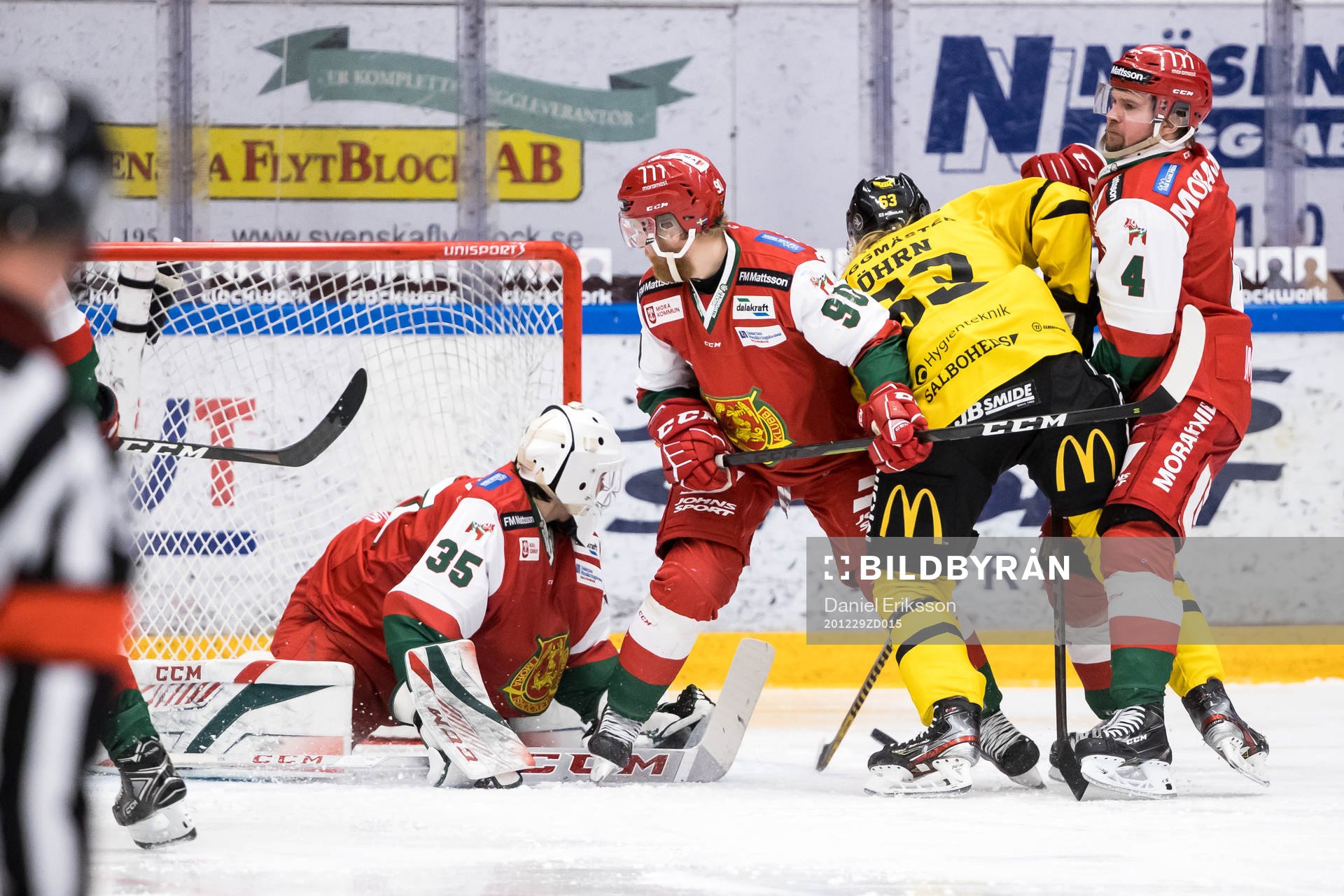 Moras målvakt Matteus Ward och Moras Lucas Wernblom och