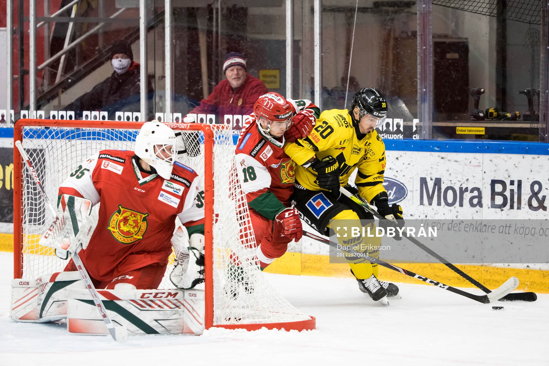 Moras Mattias Nörstebö och Västerås Henrik Hetta bakom