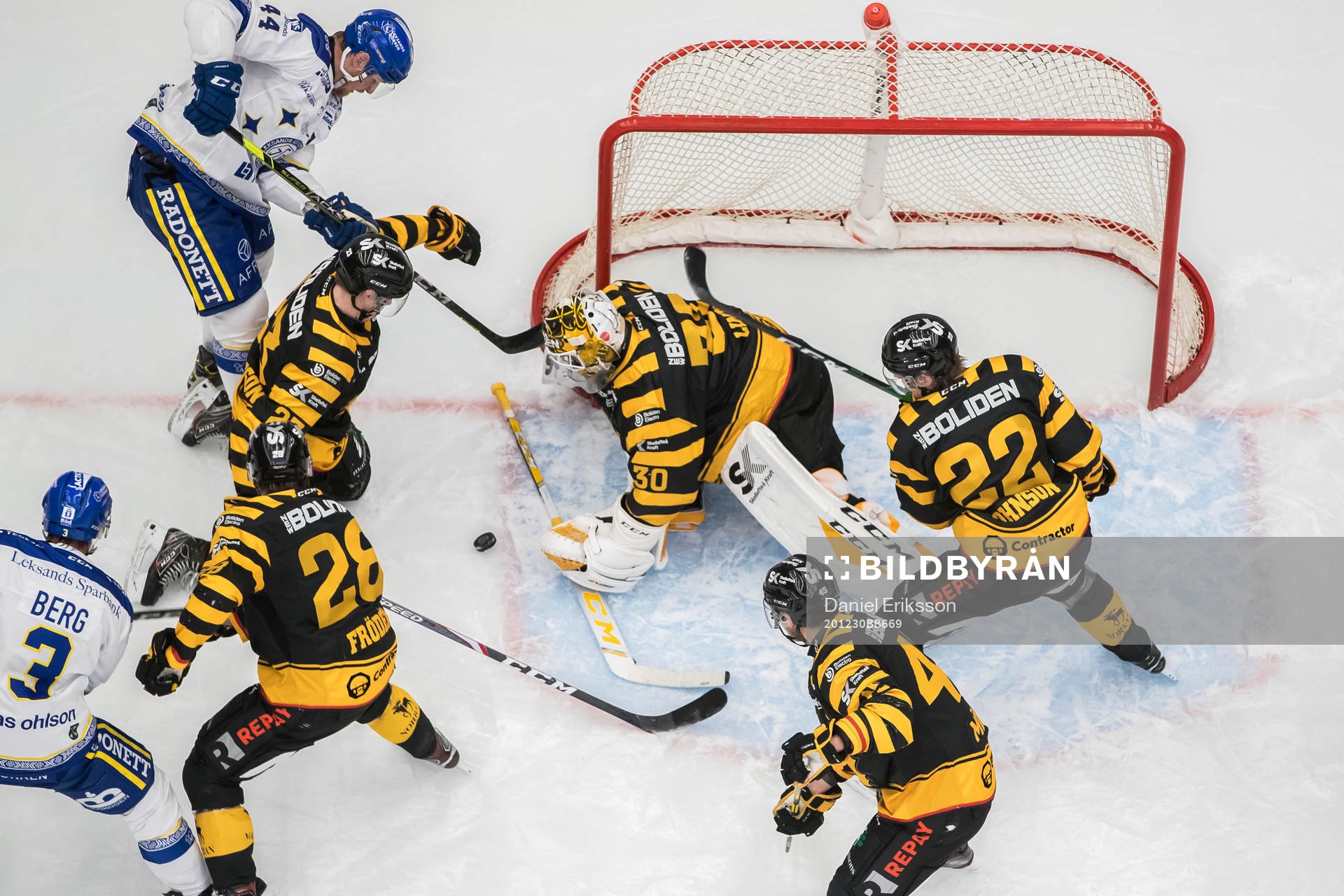 Leksands Carter Ashton oroar framför Skellefteås målvakt