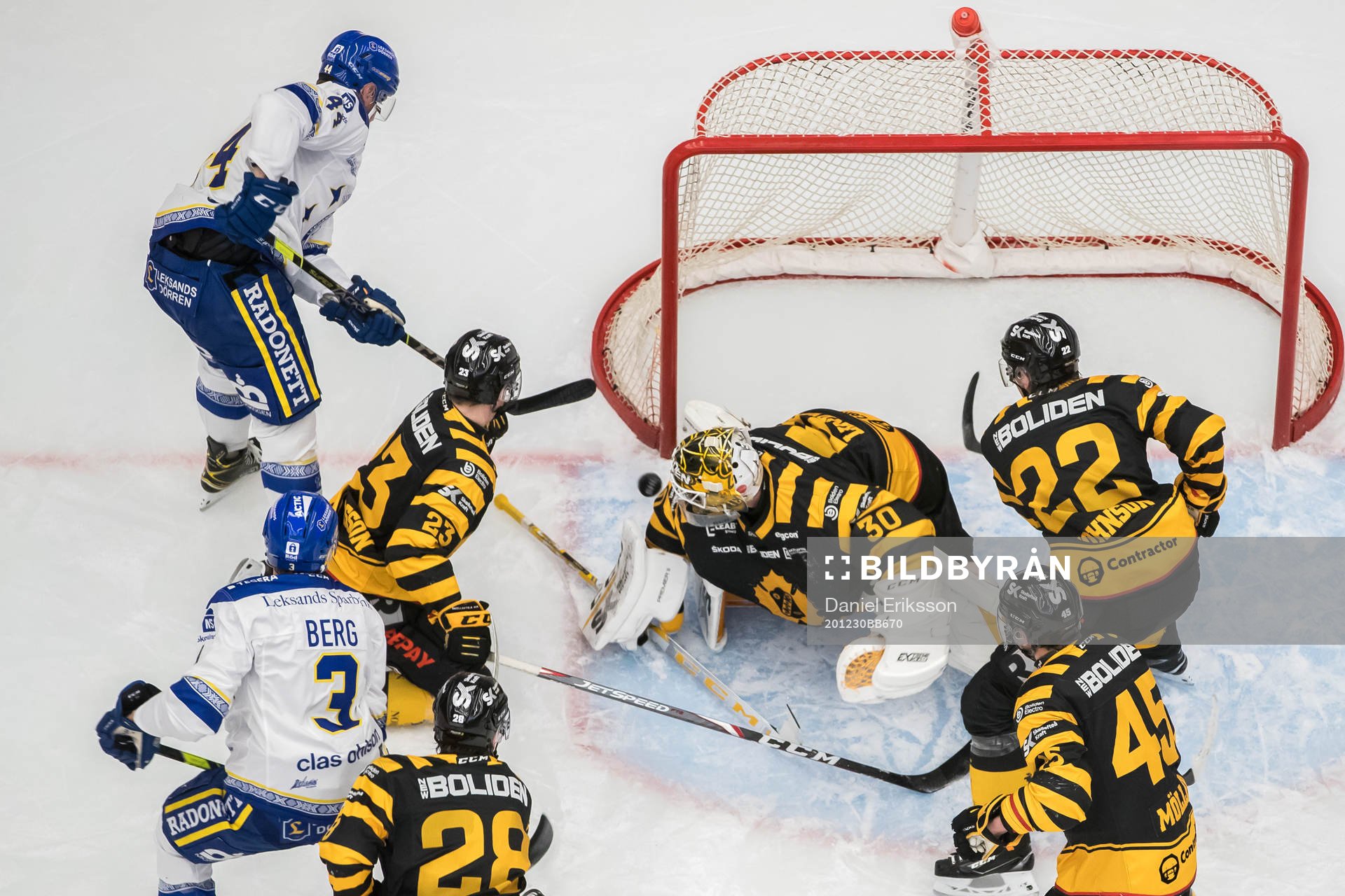 Leksands Carter Ashton oroar framför Skellefteås målvakt