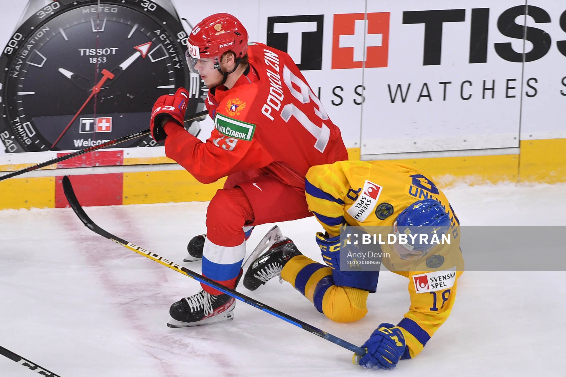 Lucas Raymond of Sweden falls