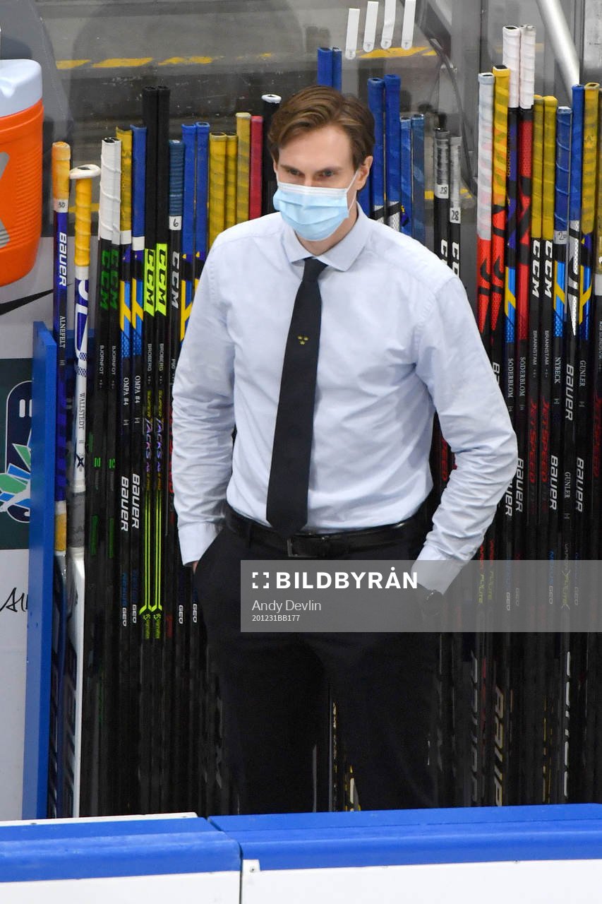 Team Sweden Head Coach Joel Rönnmark watches warm up