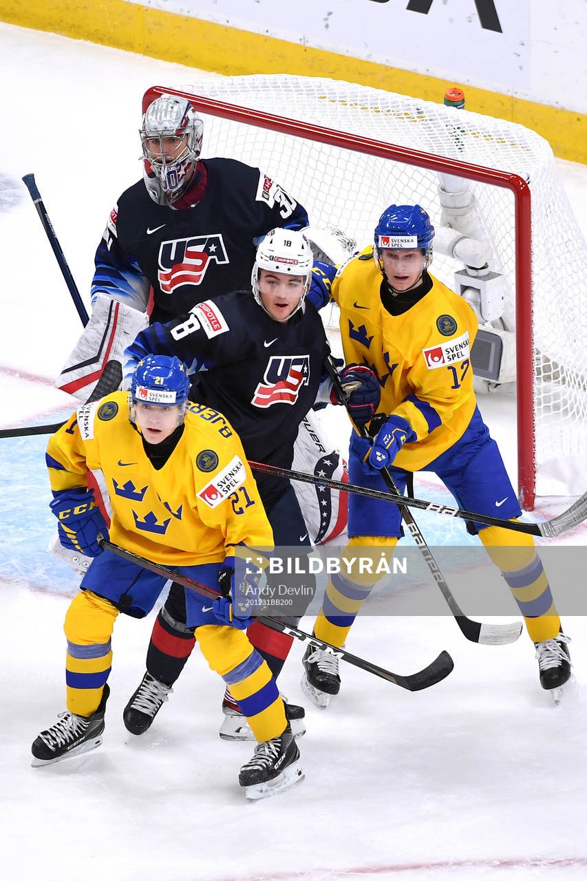 Oscar Bjerselius, and Oskar Kvist of Sweden battle in front