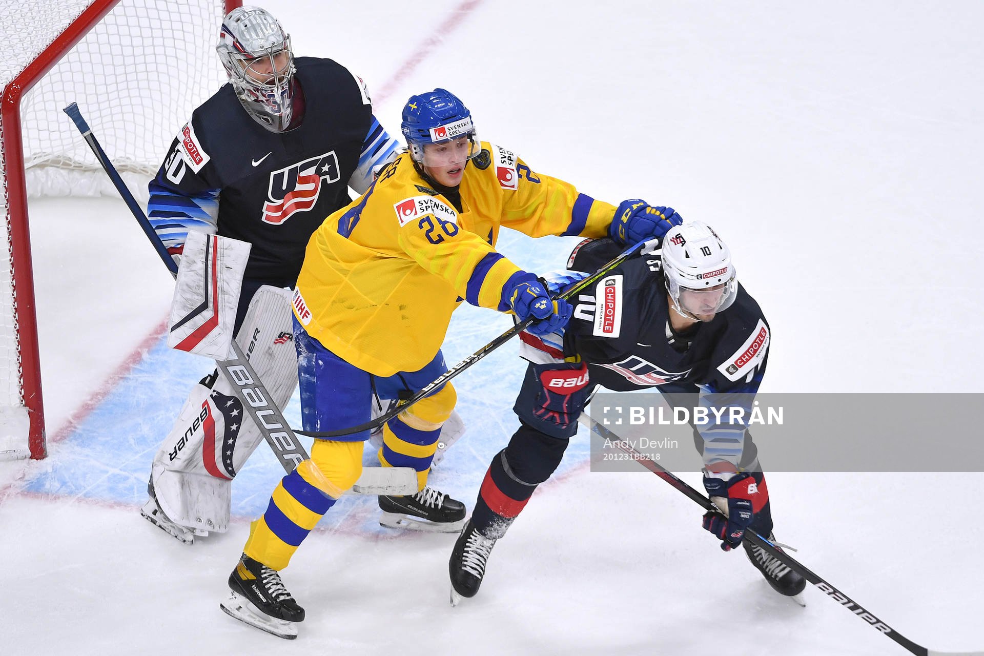 Matthew Beniers of USA and Noel Gunler battle for position