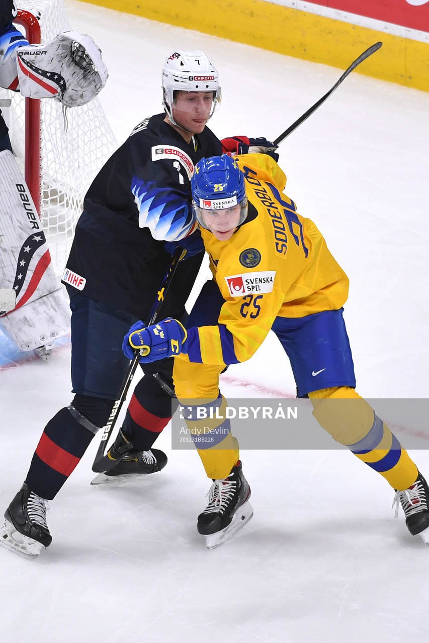 Elmer Söderblom of Sweden and Tyler Kleven of USA battle