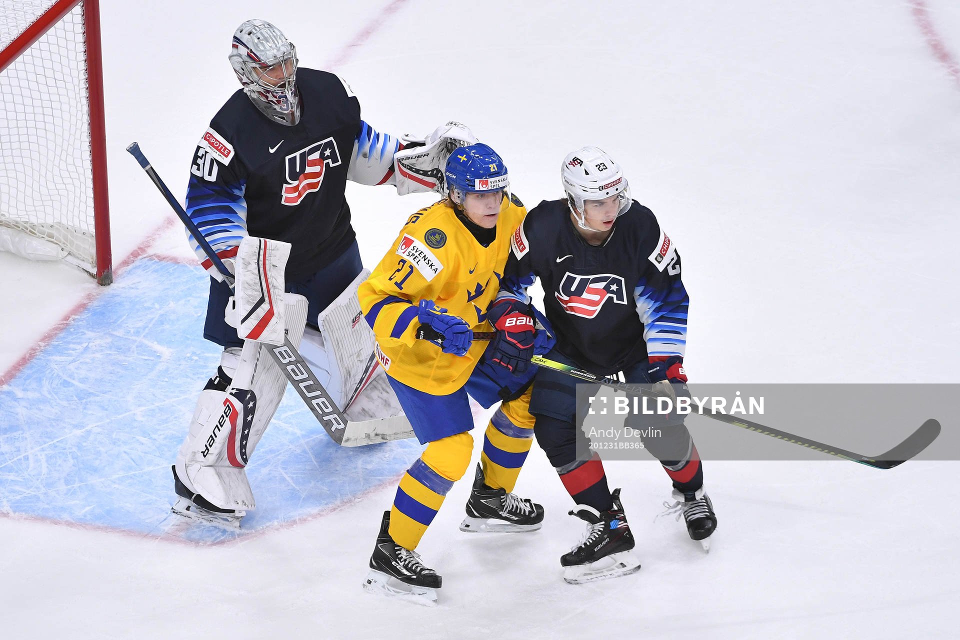 Oscar Bjerselius of Sweden and Ryan Johnson of USA battle